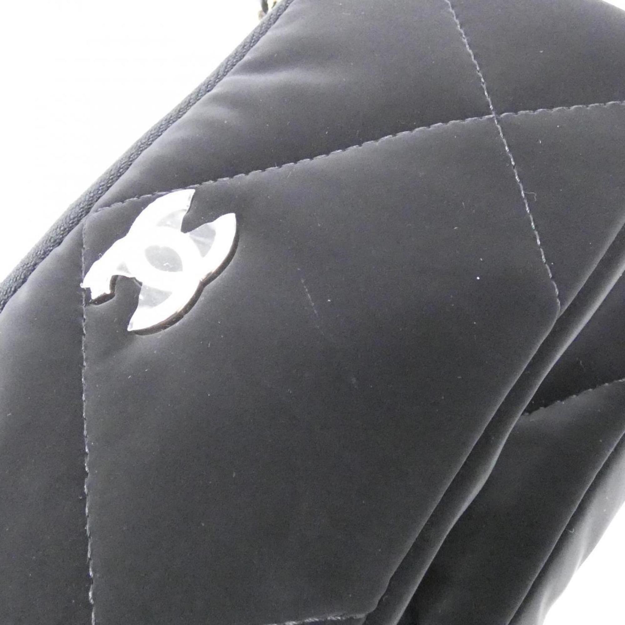 Chanel Black Nylon Shoulder Bag (Pre-Owned)