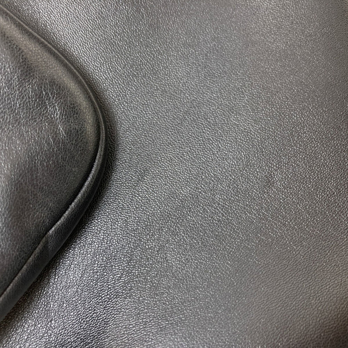 Prada Black Handbag (Pre-Owned)