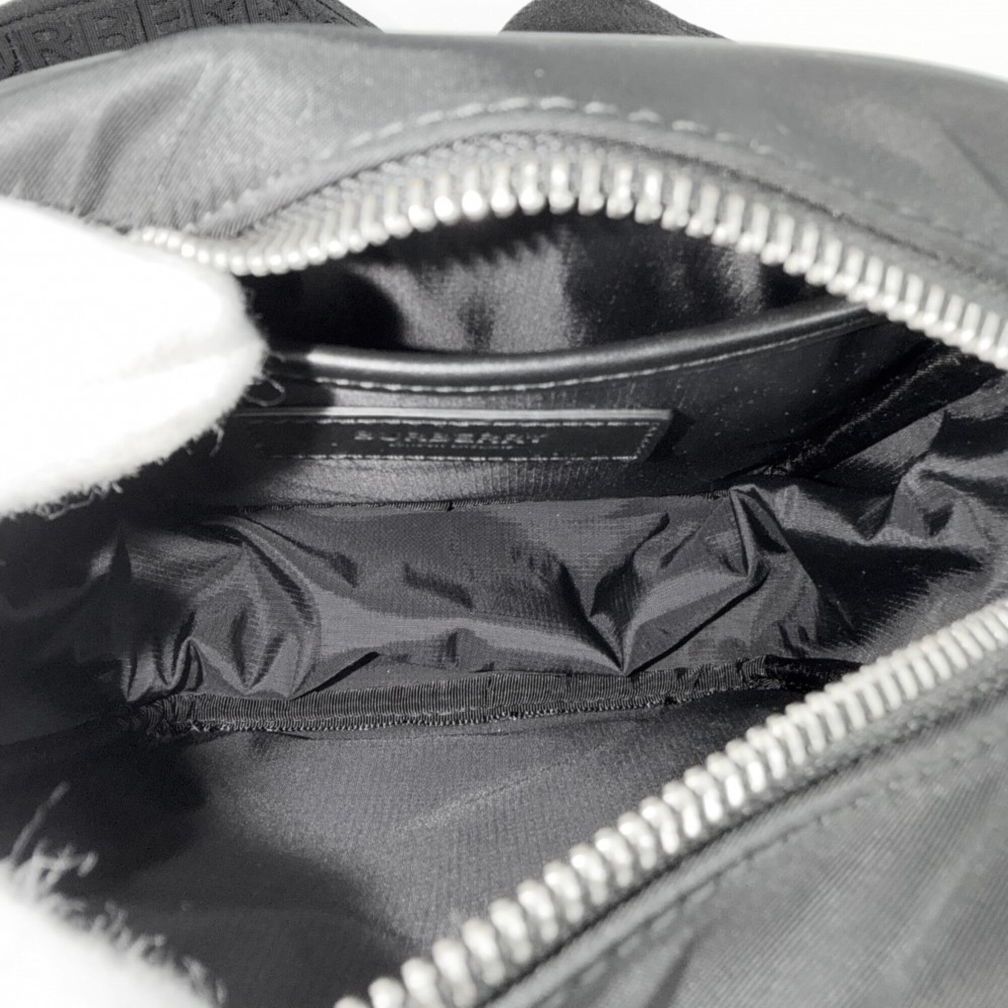 Burberry Black Nylon Leather Shoulder Bag (Pre-Owned)