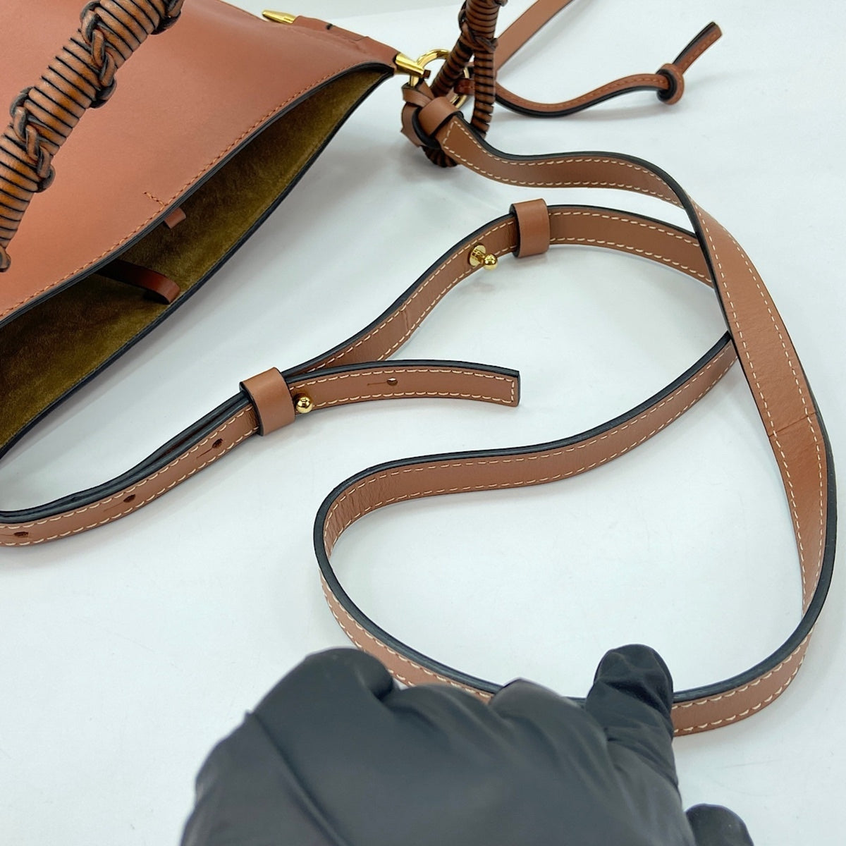 Loewe Brown Shoulder Bag (Pre-Owned)