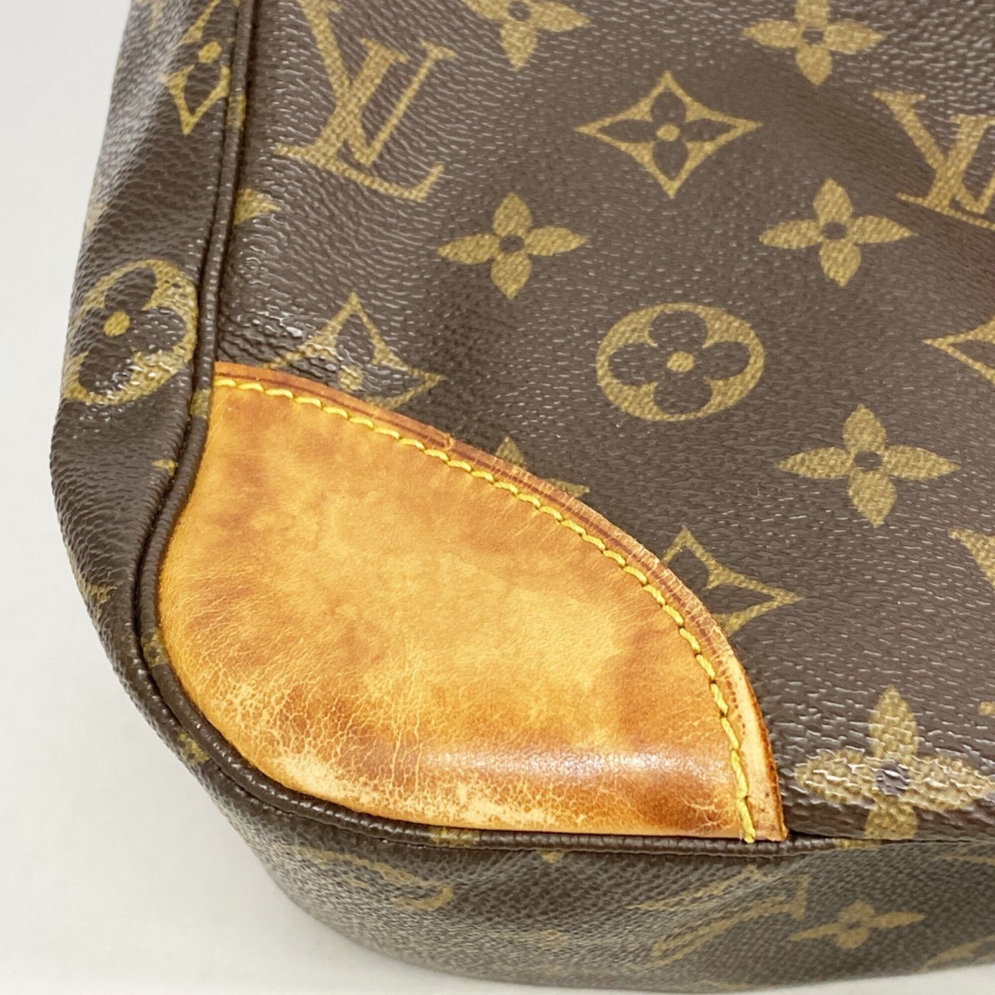 Louis Vuitton Brown Shoulder Bag (Pre-Owned)