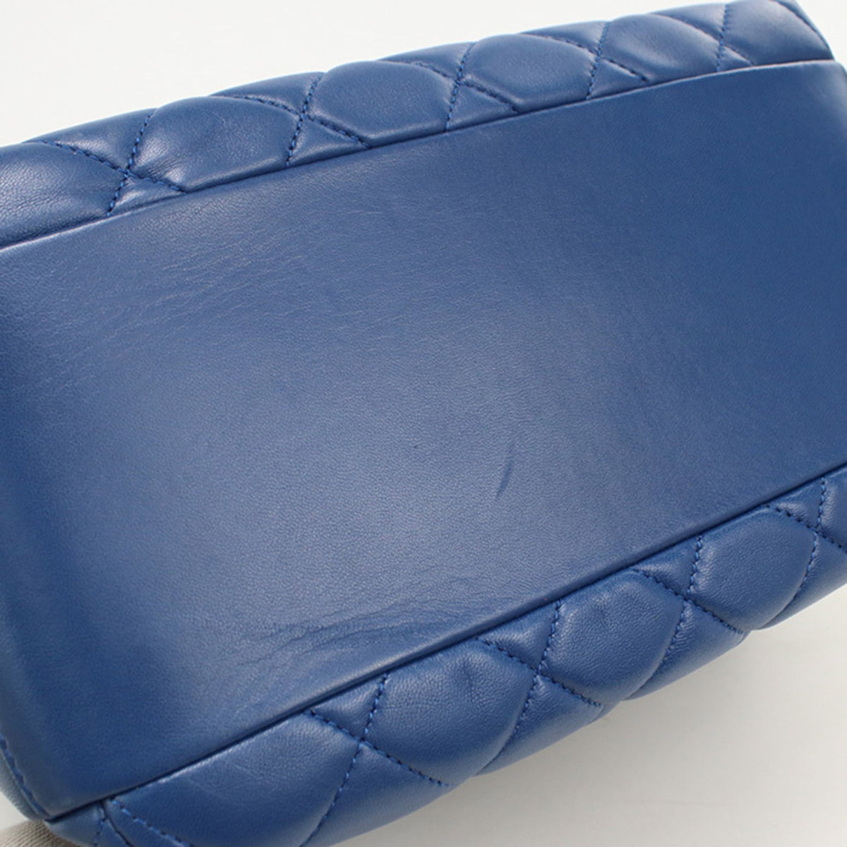 Chanel Blue Leather Handbag (Pre-Owned)