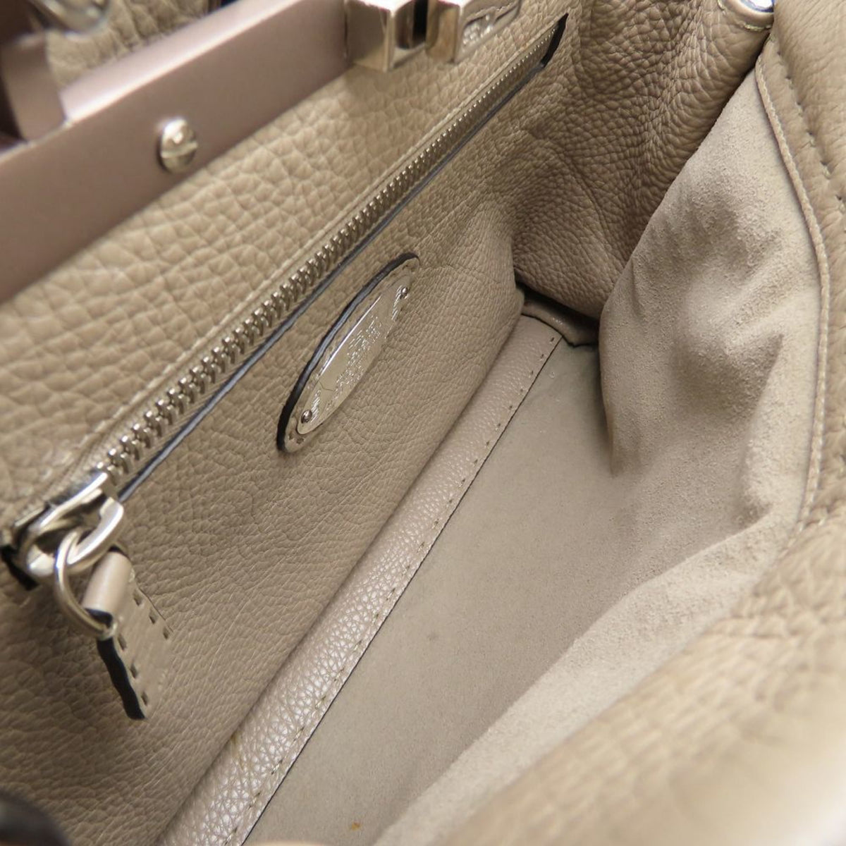 Fendi Grayish Leather Handbag (Pre-Owned)