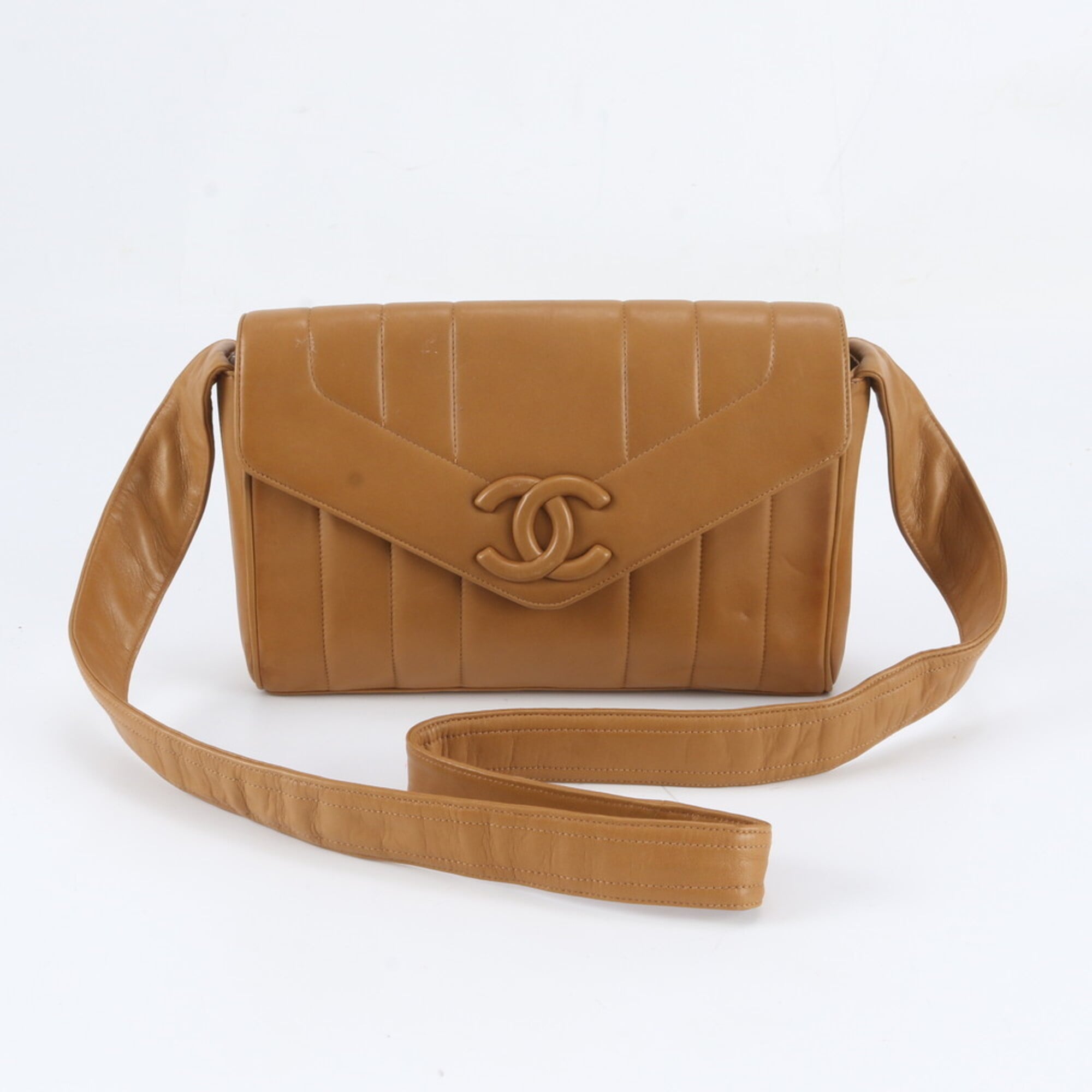 Chanel Brown Leather Shoulder Bag (Pre-Owned)