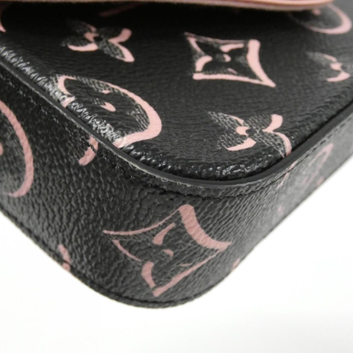Louis Vuitton Black Coated Canvas Pochette Pouch Shoulder Bag (Pre-Owned)