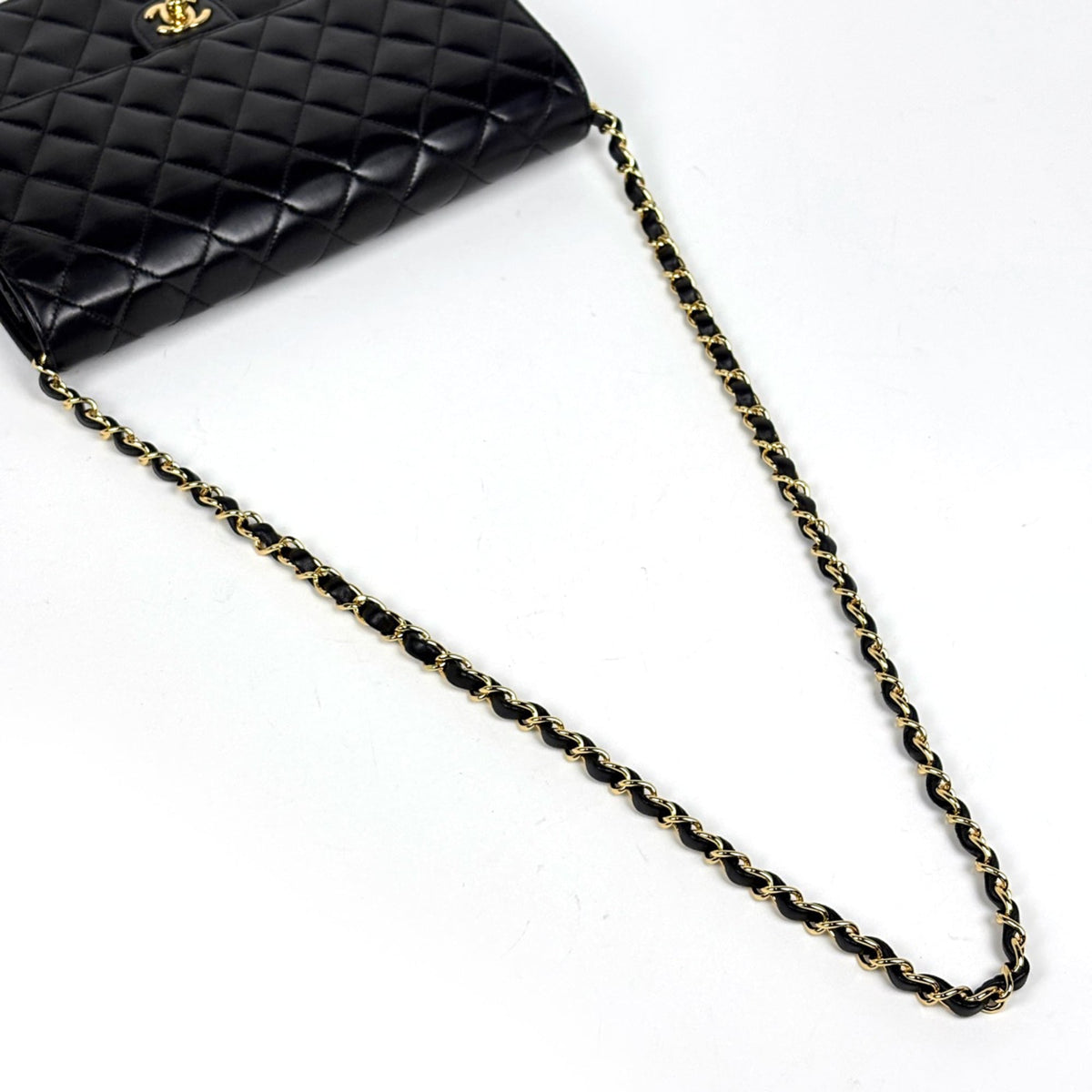 Chanel Black Leather Shoulder Bag (Pre-Owned)