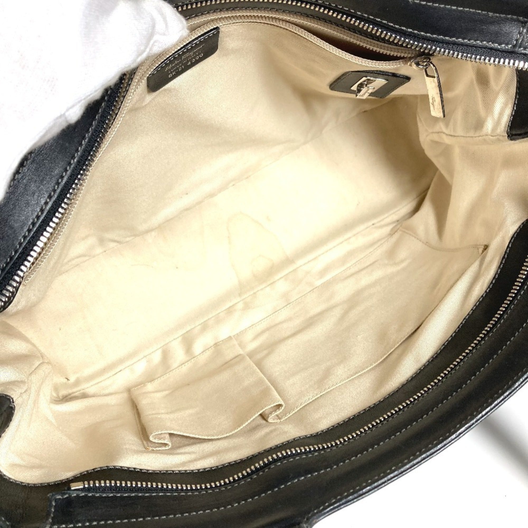 Salvatore Ferragamo Black Leather Shoulder Bag Tote Bag (Pre-Owned)