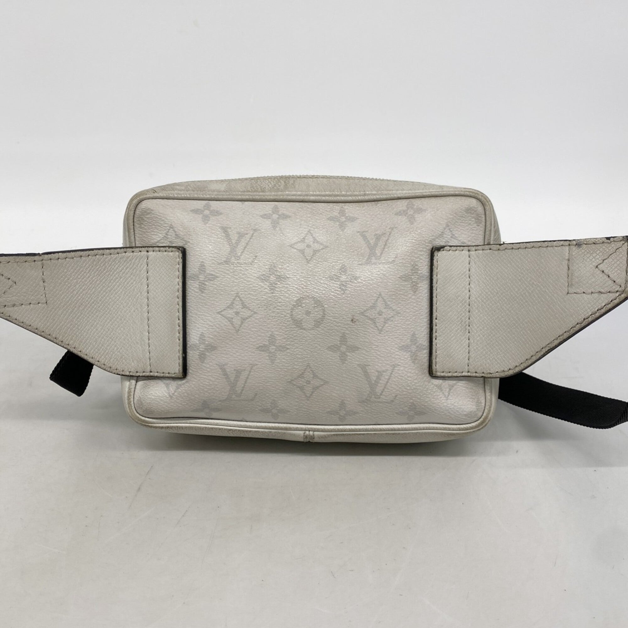 Louis Vuitton White Sling Bag (Pre-Owned)