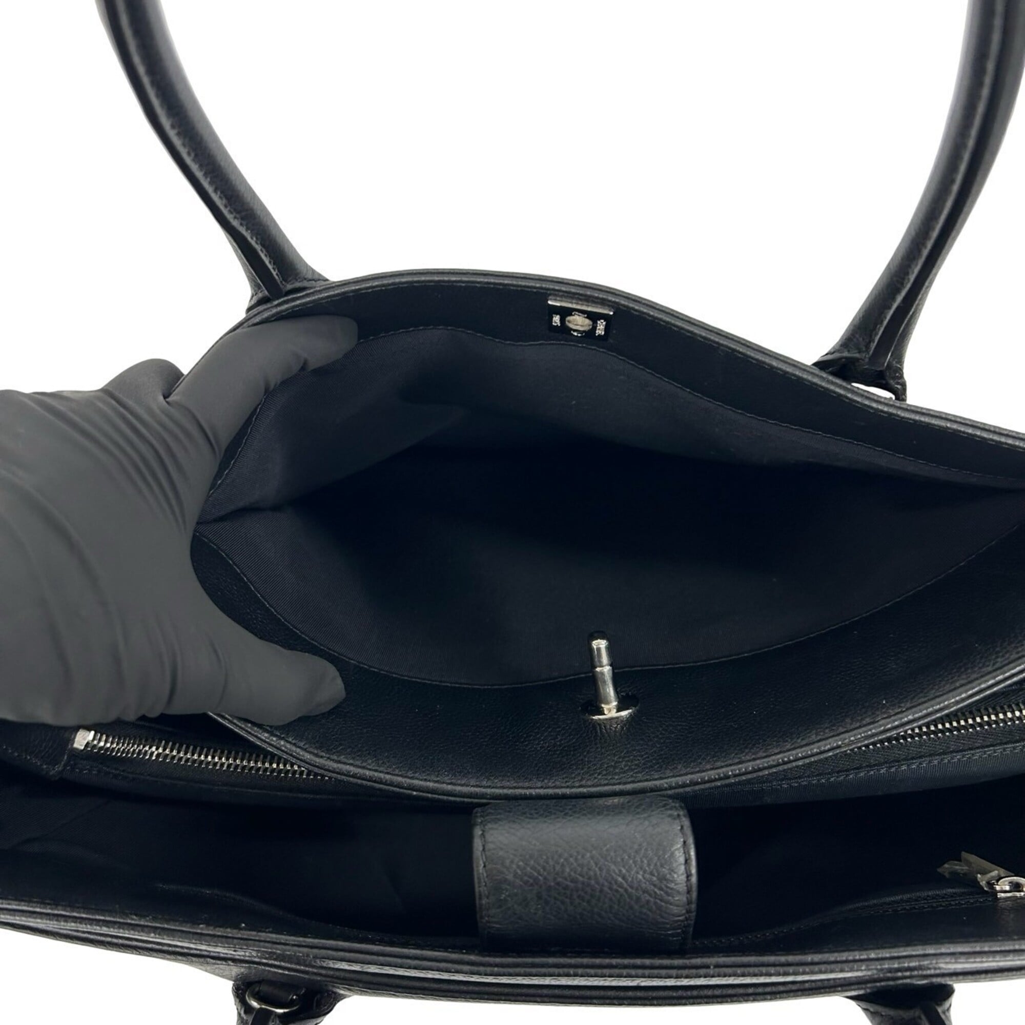 Chanel Black Grained Calfskin Handbag Pouch Shoulder Bag (Pre-Owned)