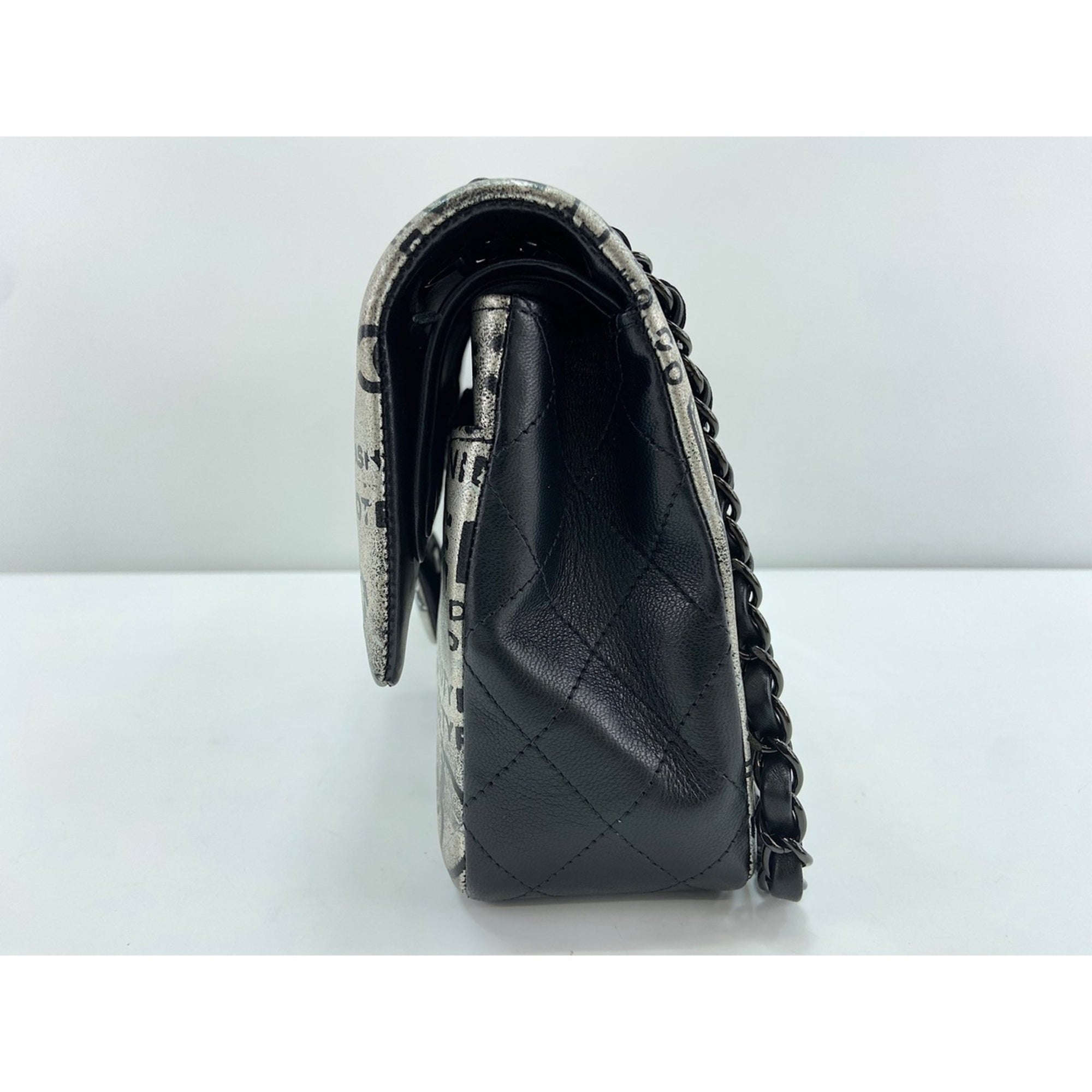 Chanel Black Shoulder Bag (Pre-Owned)