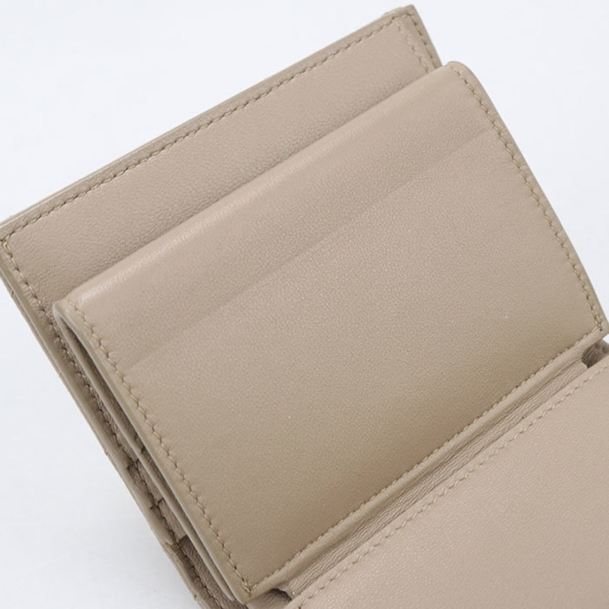 Saint Laurent Beige Leather Wallet (Tri-Fold) (Pre-Owned)