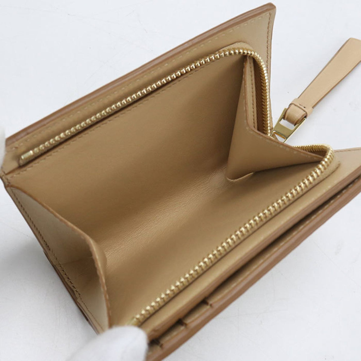 Loewe White Leather Wallet (Bi-Fold) (Pre-Owned)