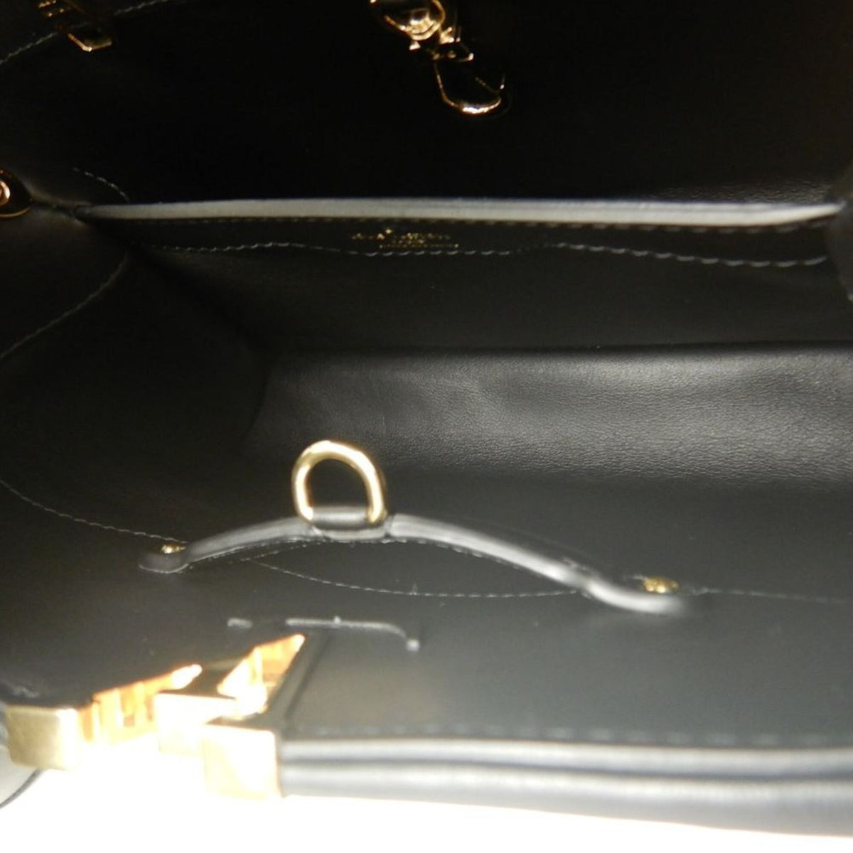 Louis Vuitton Noir Leather Handbag (Pre-Owned)