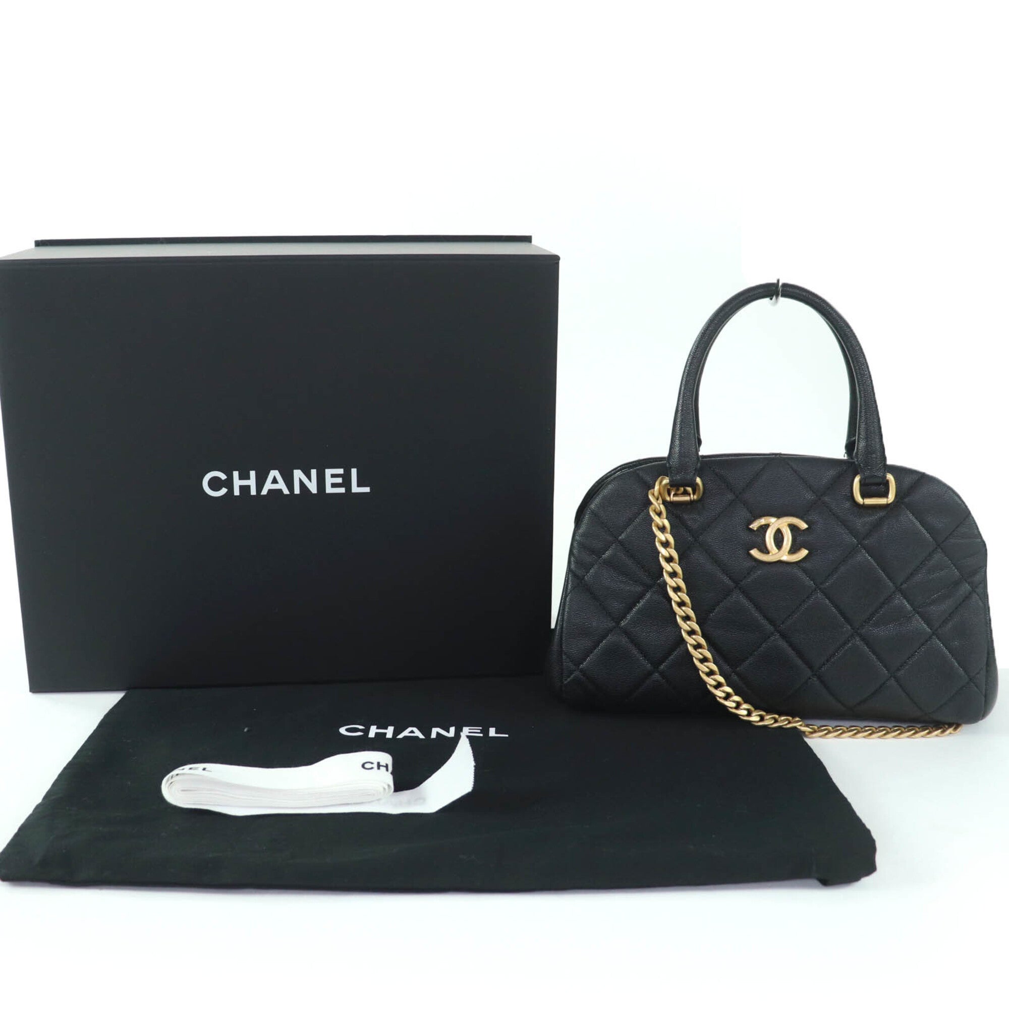 Chanel Matelasse Black Grained Calfskin Handbag (Pre-Owned)