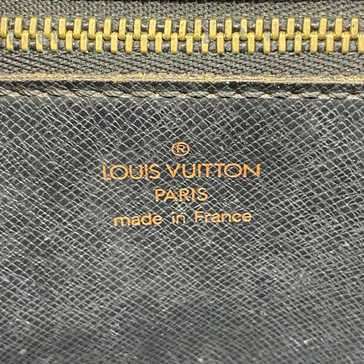 Louis Vuitton Noir Shoulder Bag (Pre-Owned)