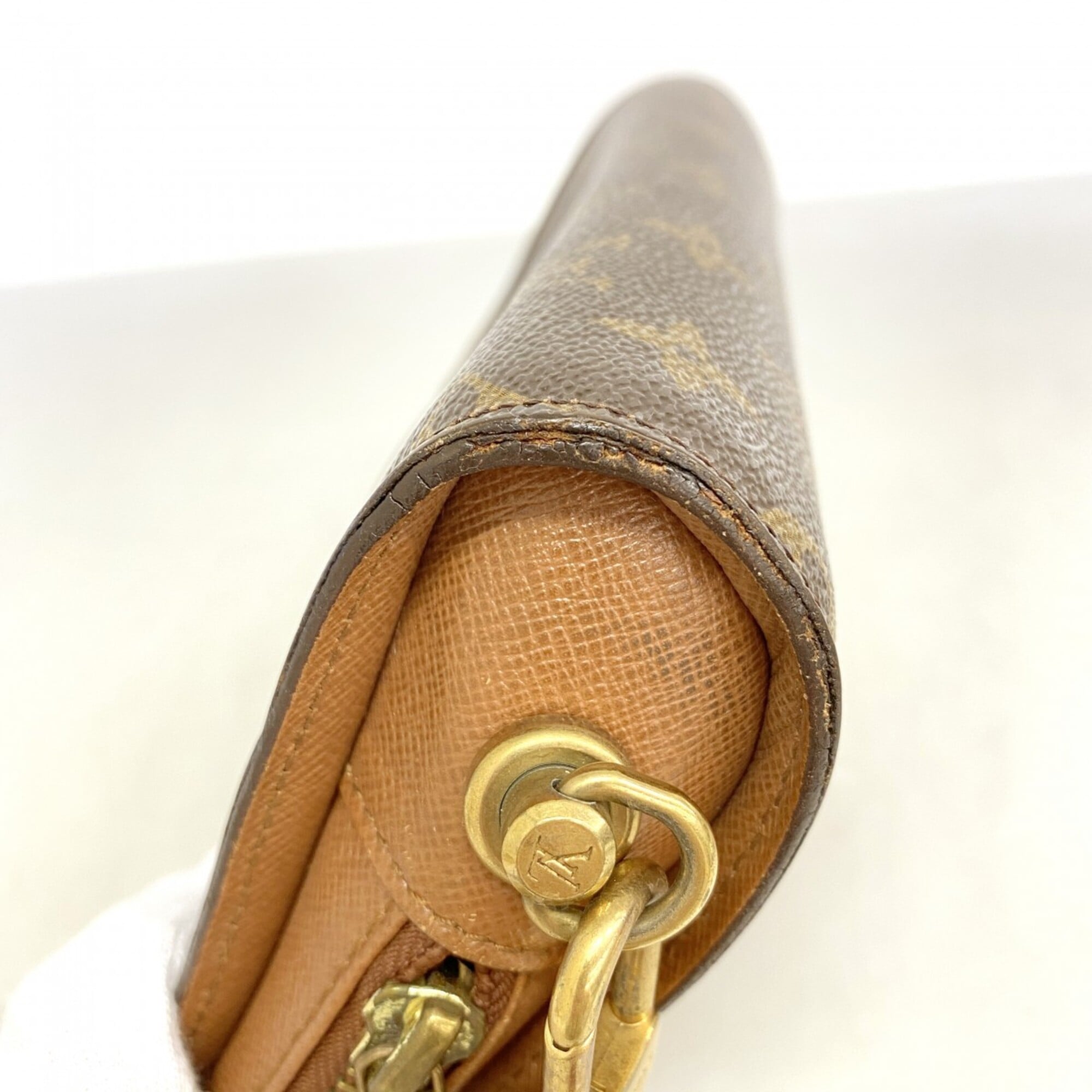 Louis Vuitton Brown Clutch Bag (Pre-Owned)