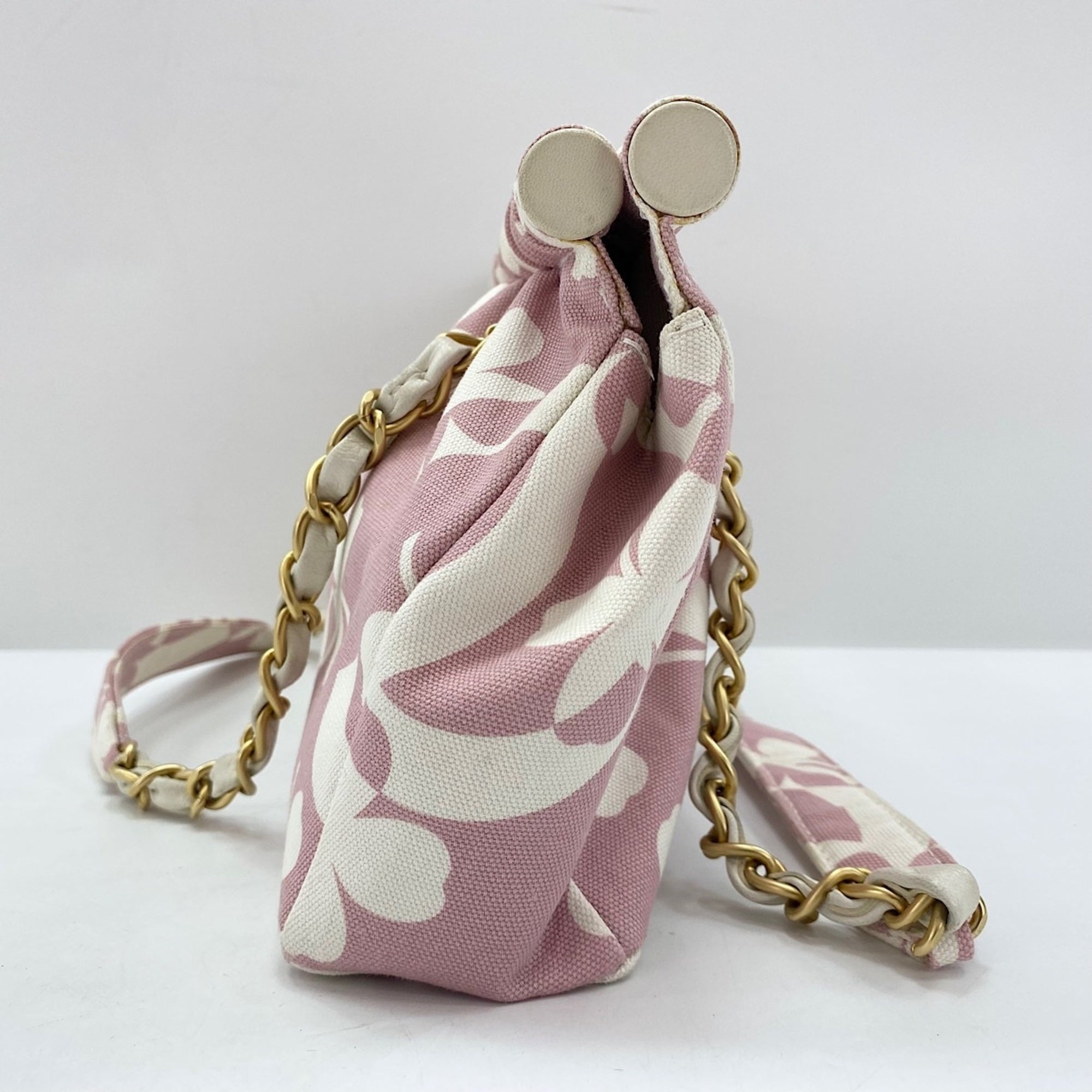 Chanel Pink Shoulder Bag (Pre-Owned)