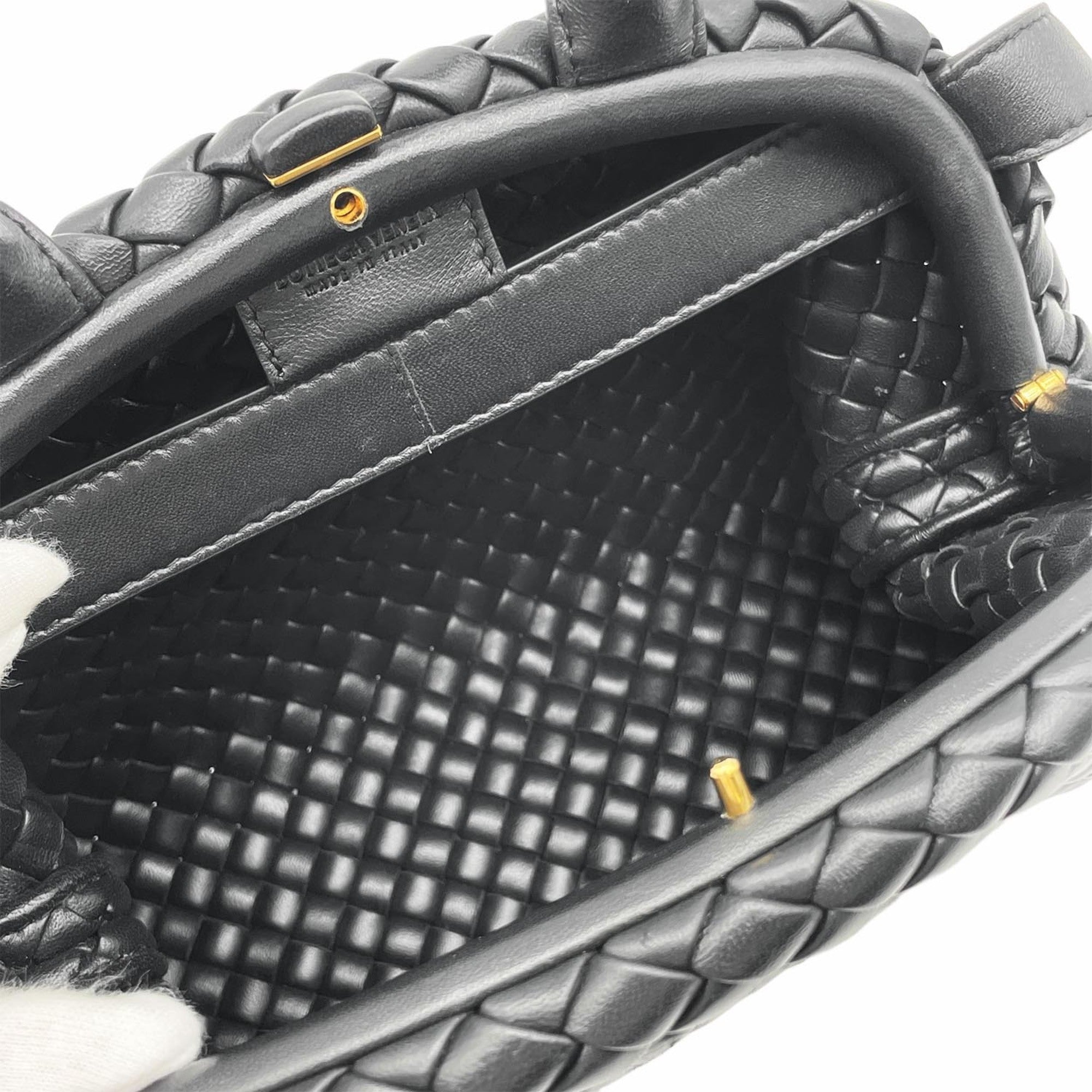 Bottega Veneta Black Leather Shoulder Bag (Pre-Owned)