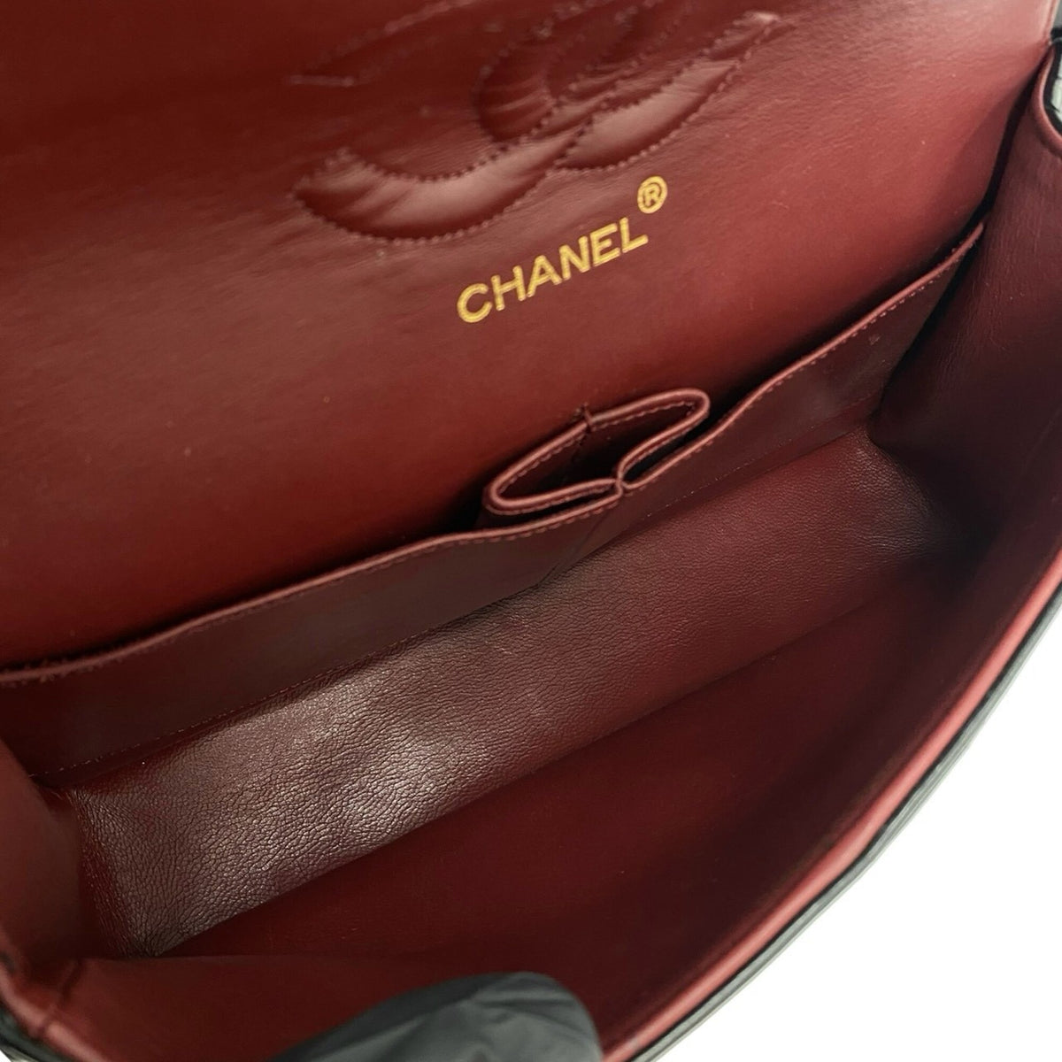 Chanel Black Leather Shoulder Bag (Pre-Owned)