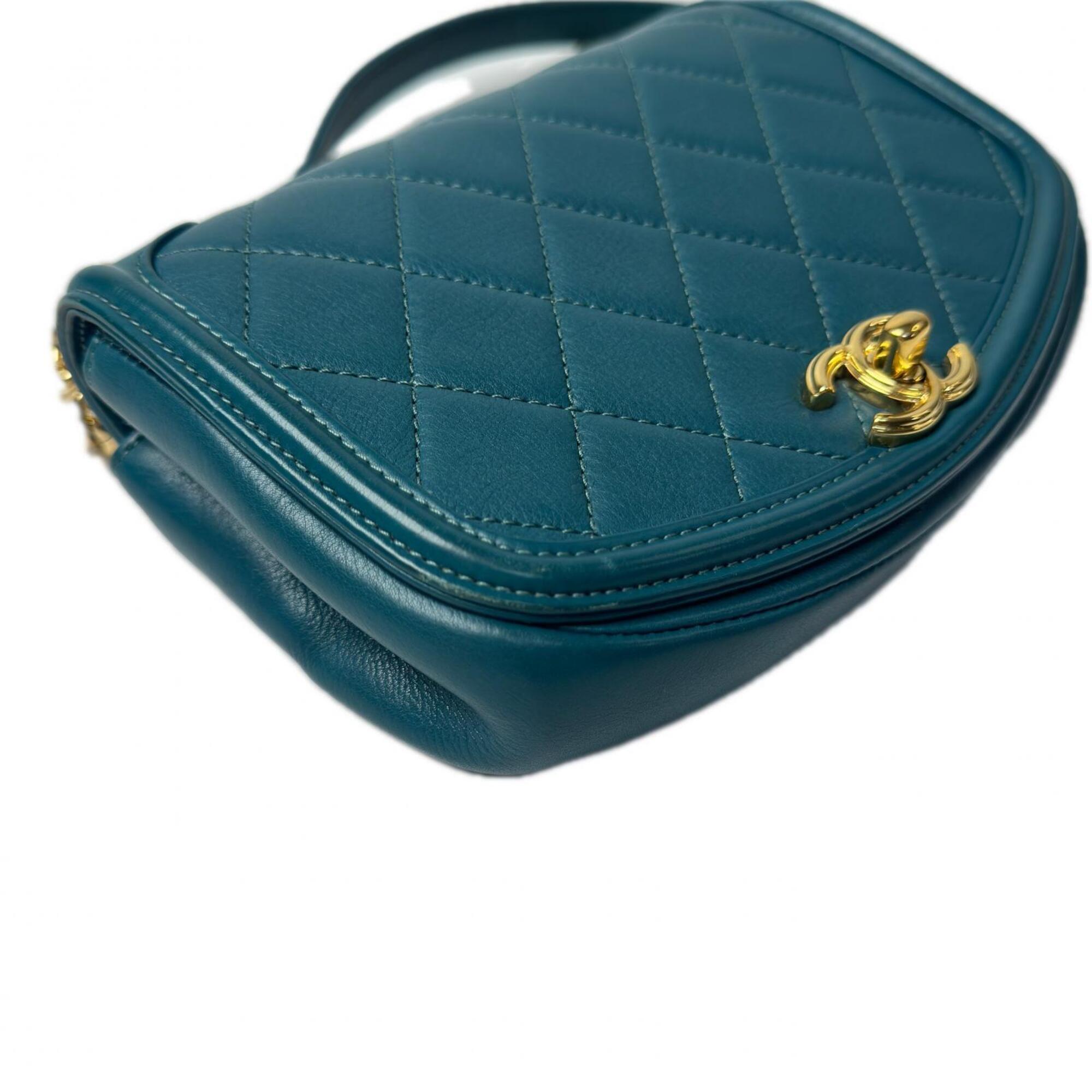 Chanel Green Leather Shoulder Bag (Pre-Owned)