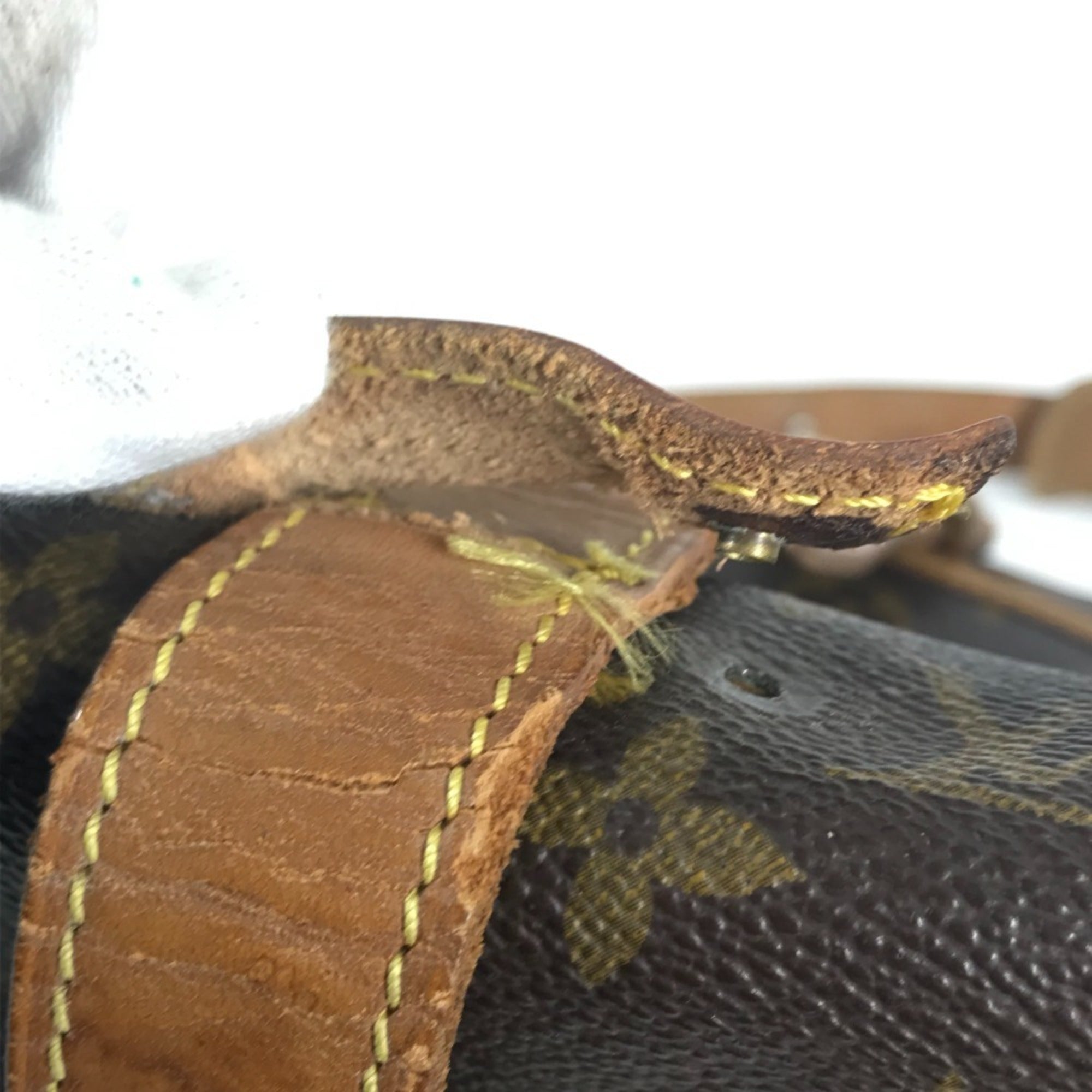 Louis Vuitton Brown Monogram Canvas Shoulder Bag (Pre-Owned)