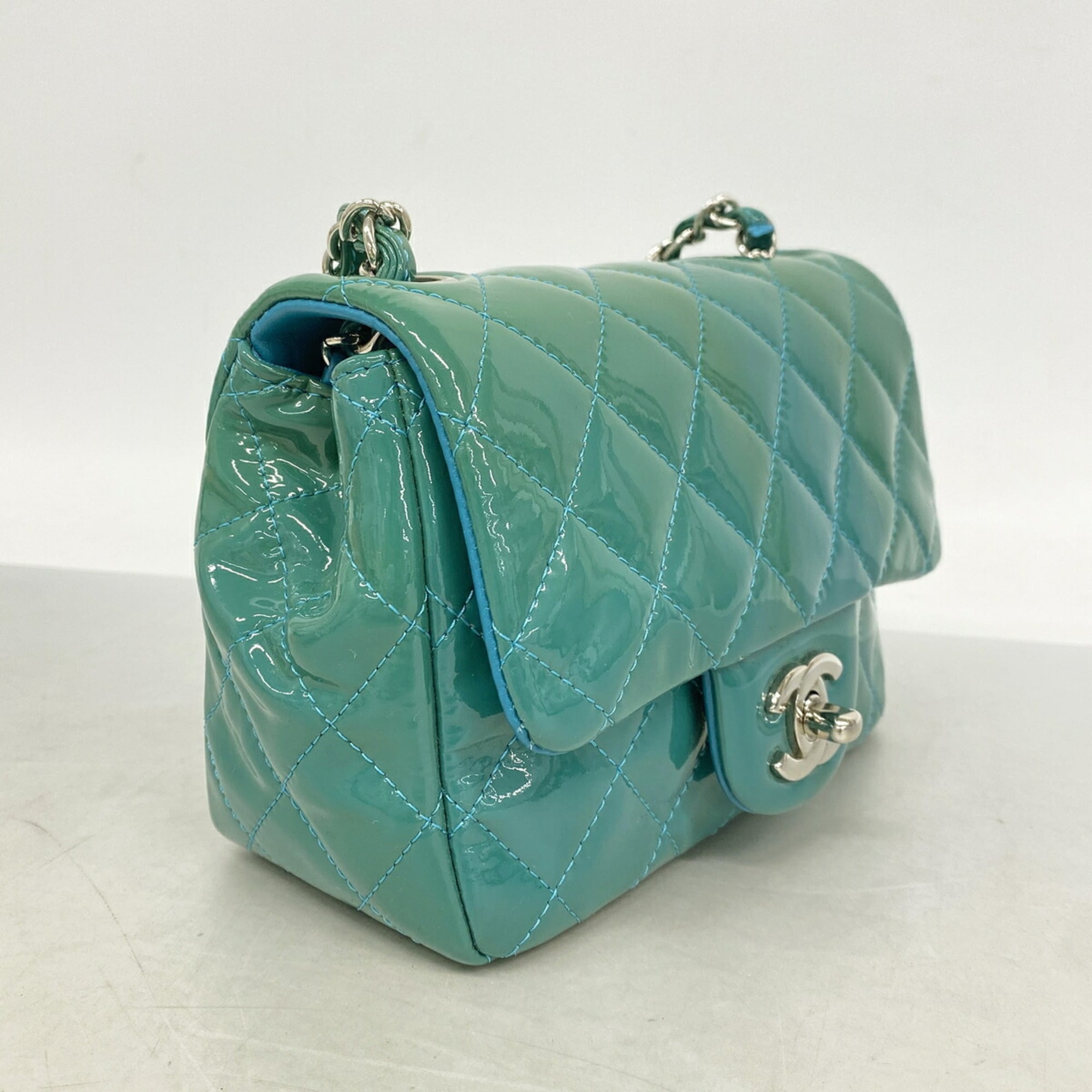 Chanel Blue Patent Leather Shoulder Bag (Pre-Owned)
