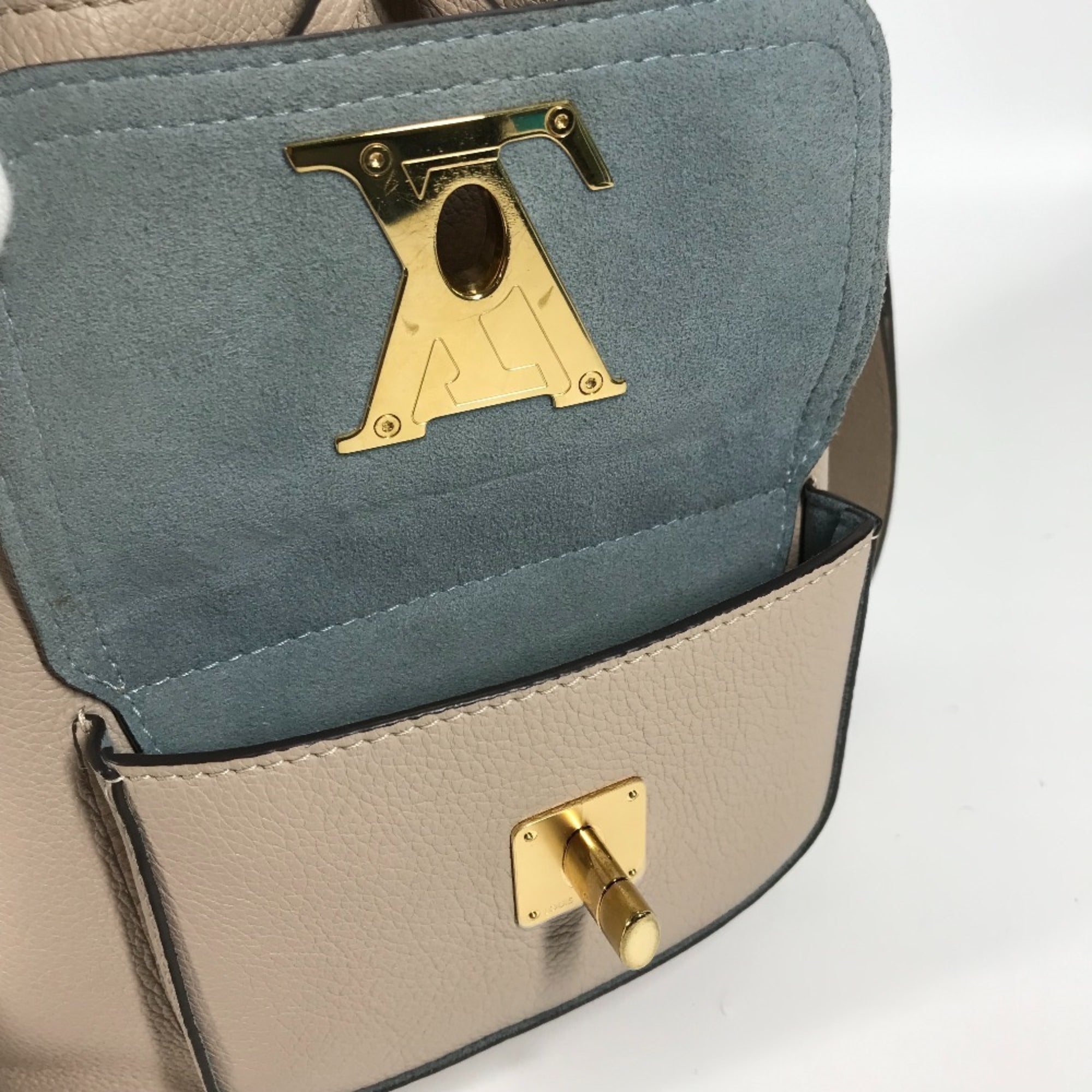 Louis Vuitton Beige Sand Leather Handbag Shoulder Bag (Pre-Owned)
