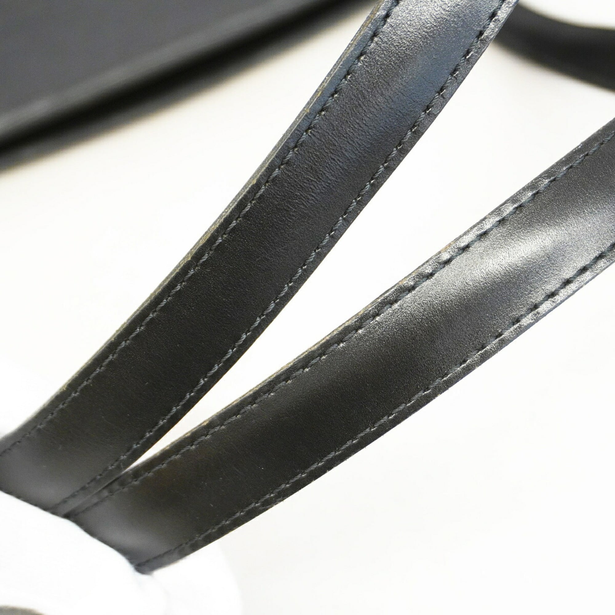 Louis Vuitton Noir Shoulder Bag (Pre-Owned)