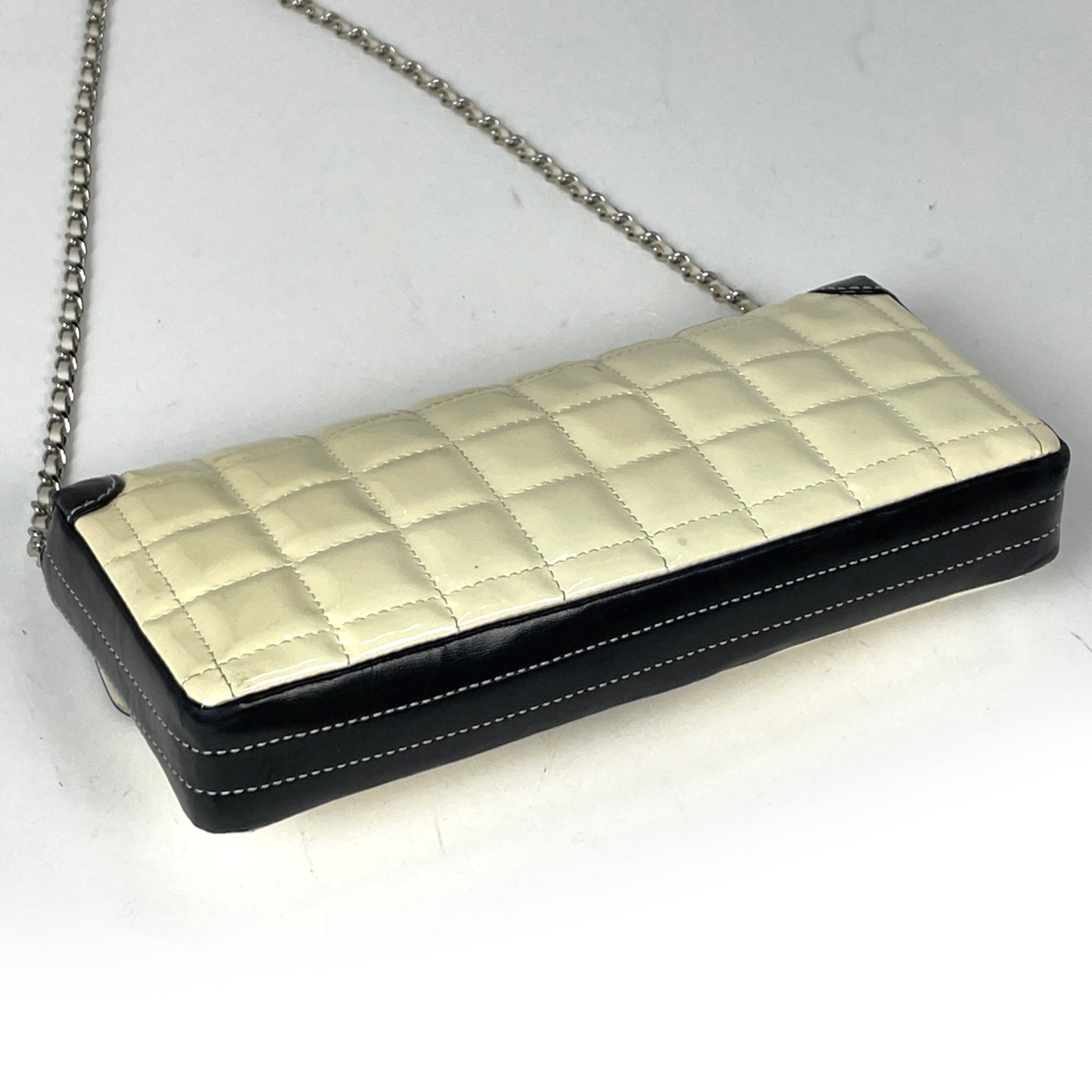 Chanel 2.55 Black White Patent Leather Leather Shoulder Bag (Pre-Owned)