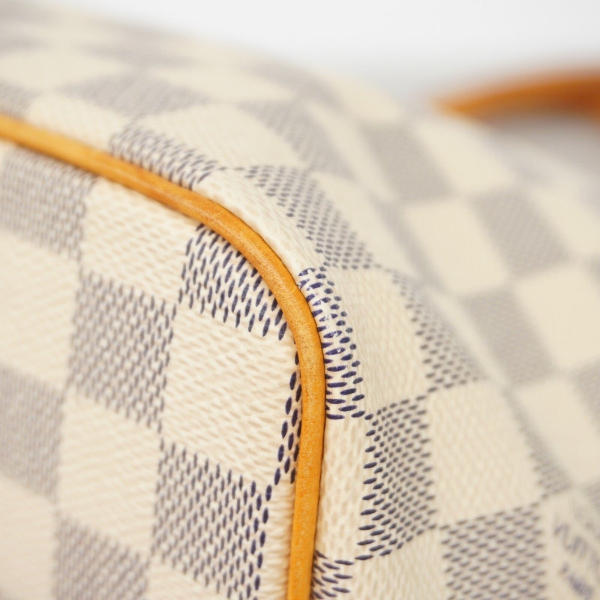 Louis Vuitton White Tote Bag (Pre-Owned)