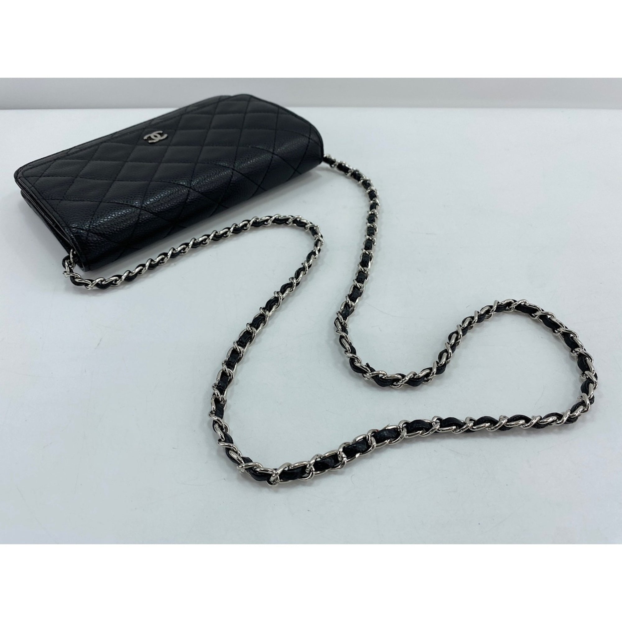 Chanel Black Shoulder Bag (Pre-Owned)