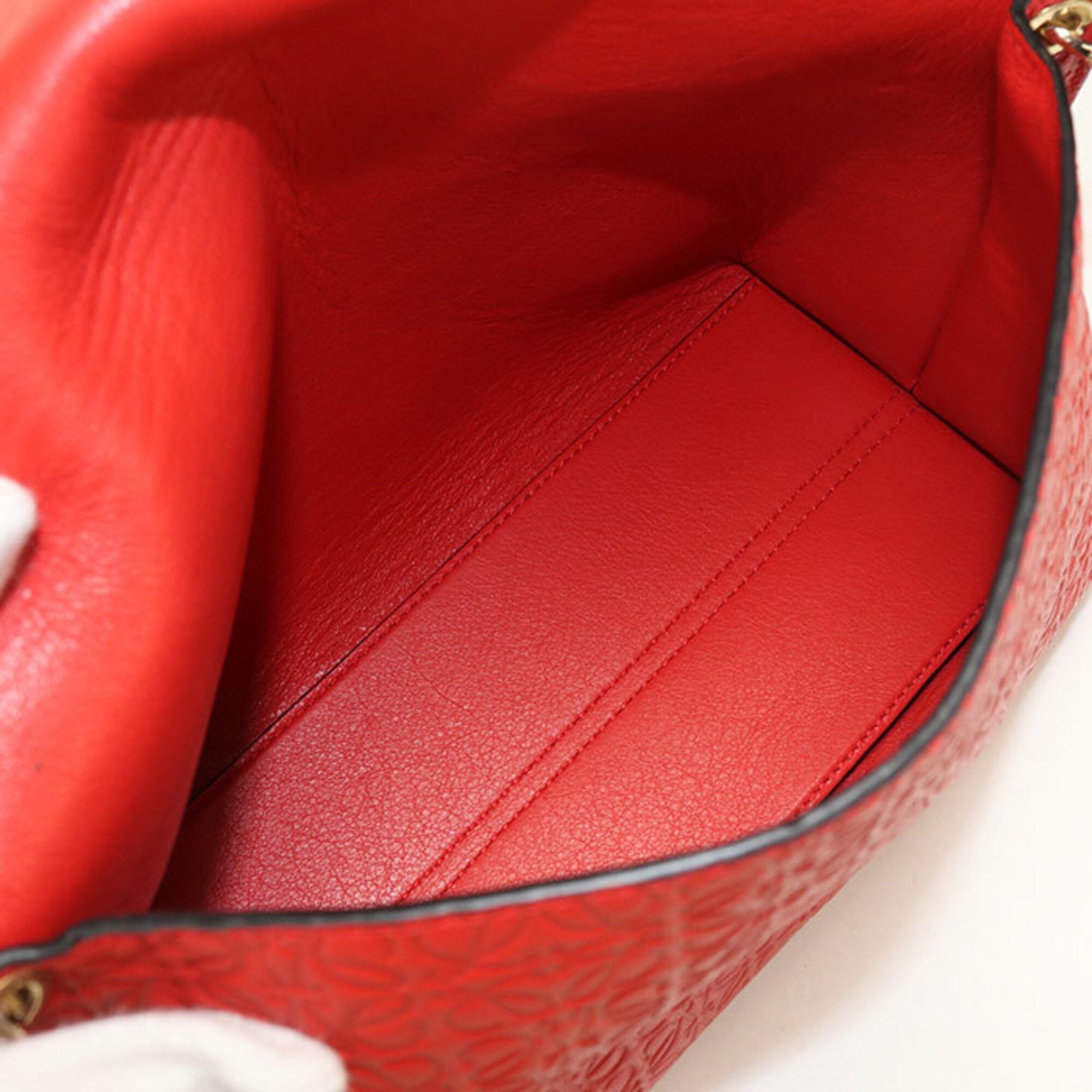 Loewe Red Color Leather Shoulder Bag (Pre-Owned)