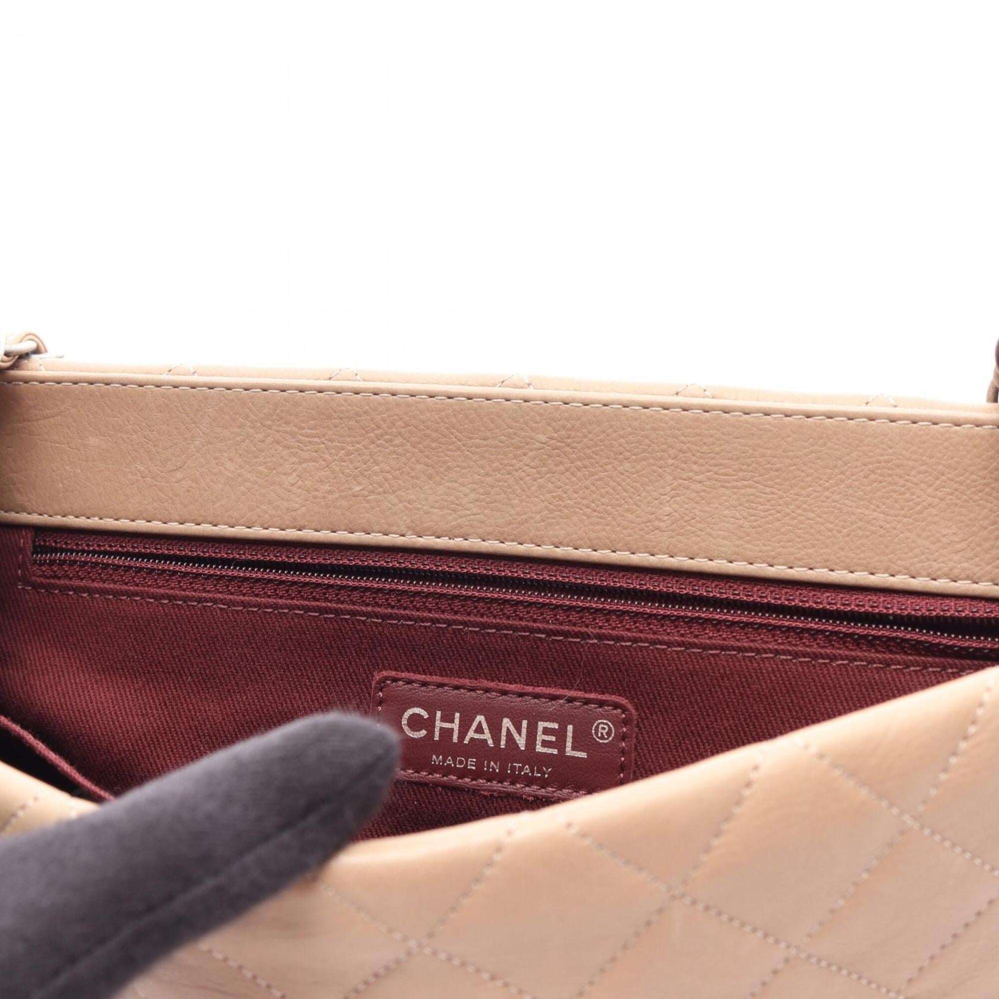 Chanel Beige Leather Handbag Shoulder Bag (Pre-Owned)