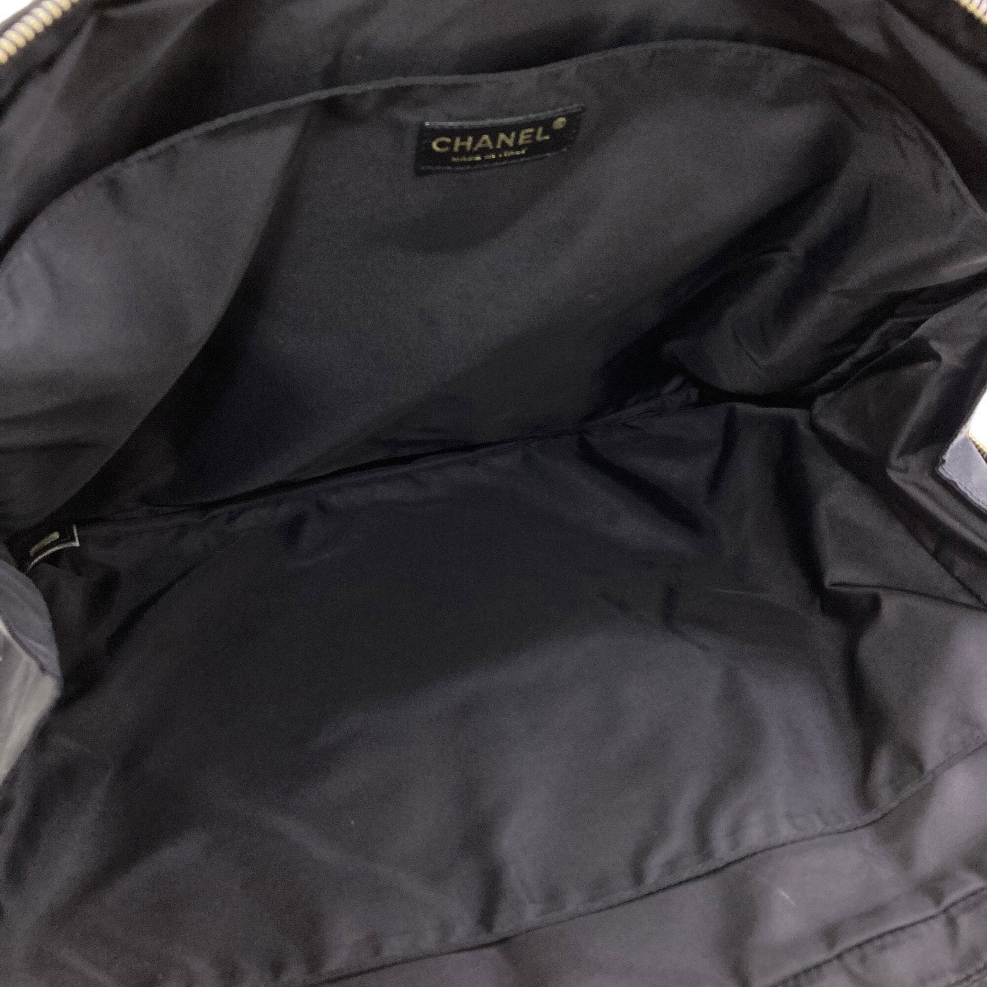 Chanel Black Nylon Tote Bag (Pre-Owned)