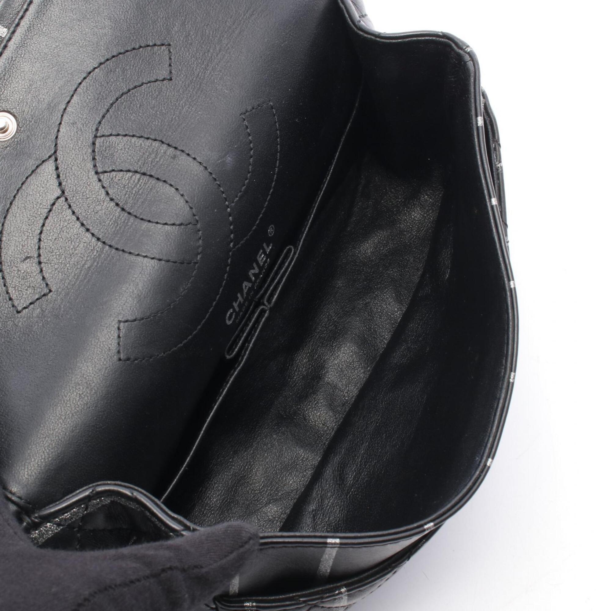 Chanel Black Leather Handbag Shoulder Bag (Pre-Owned)