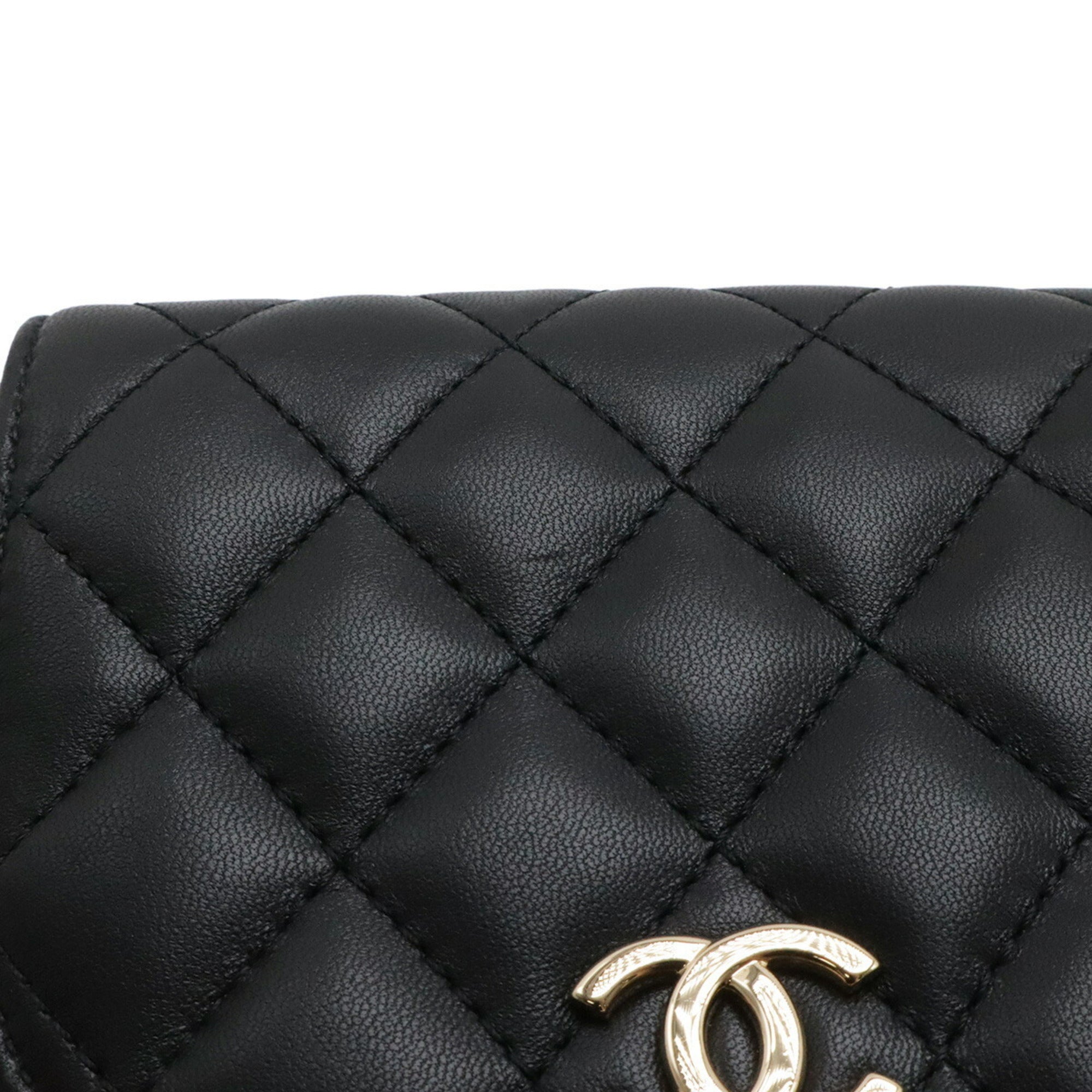 Chanel Matelasse Black Ivory Leather Pochette Shoulder Bag (Pre-Owned)
