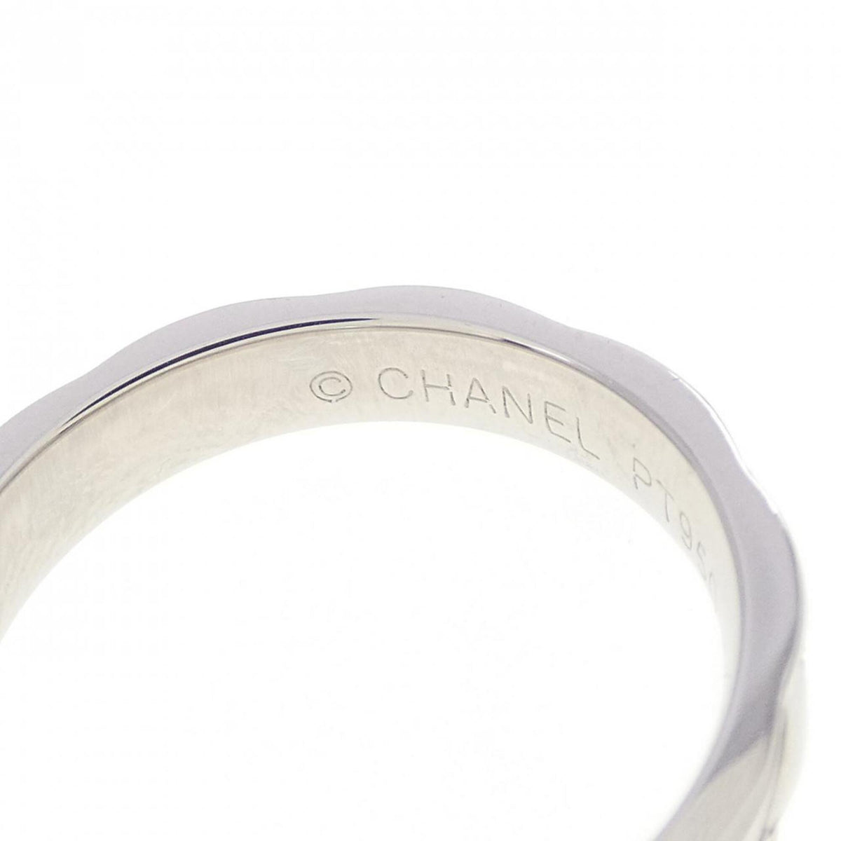 Chanel Platinum 950 Band Ring (Pre-Owned)