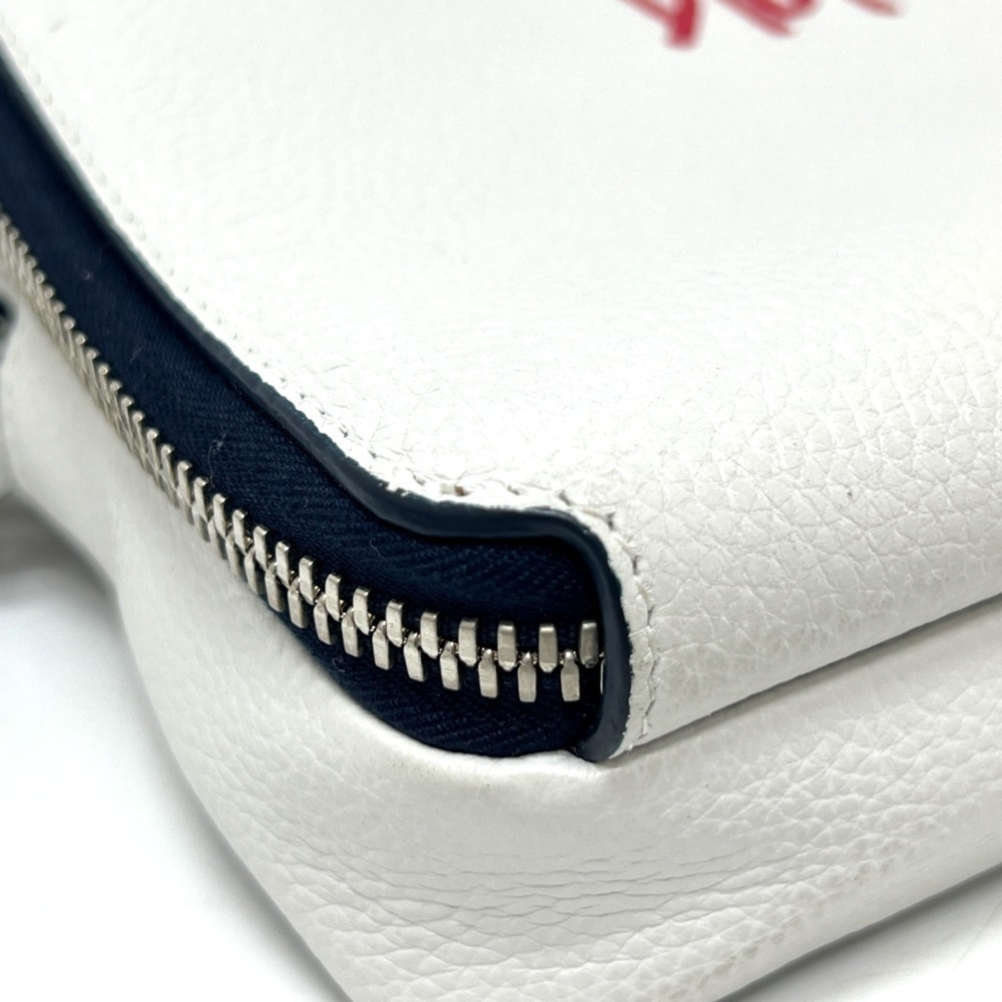 Christian Dior Navy White Leather Shoulder Bag (Pre-Owned)