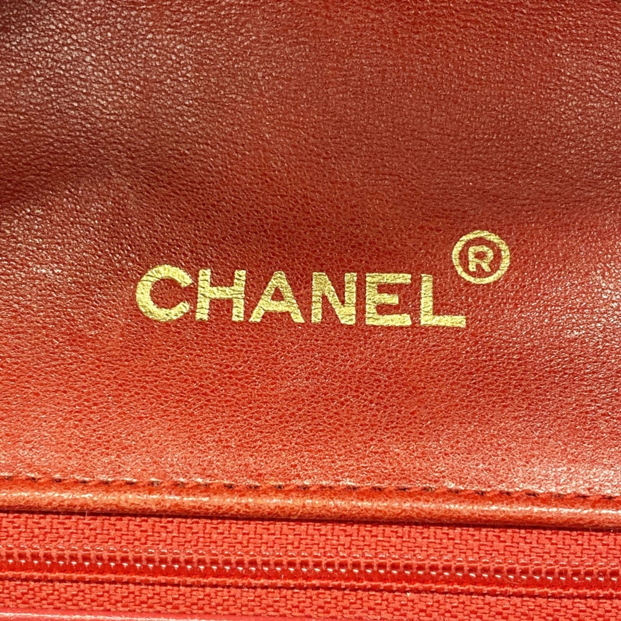 Chanel Red Color Leather Shoulder Bag (Pre-Owned)