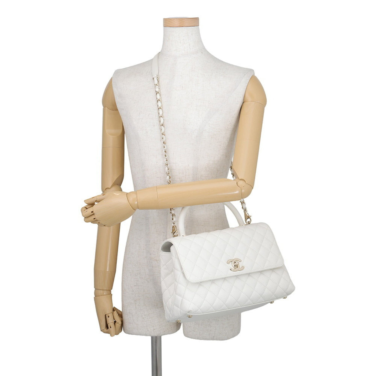 Chanel Matelasse White Grained Calfskin Handbag (Pre-Owned)