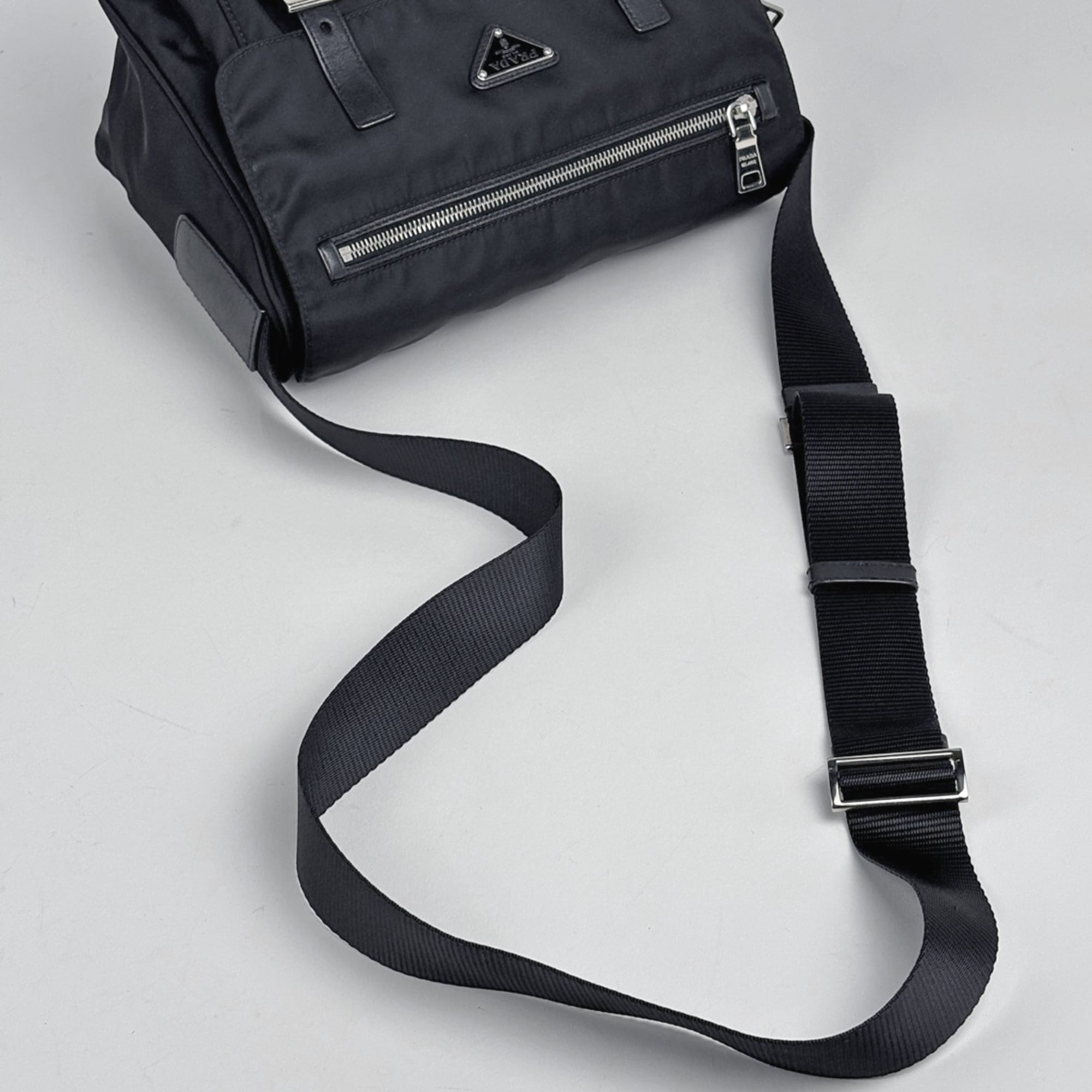 Prada Black Leather Messenger Bag Shoulder Bag (Pre-Owned)