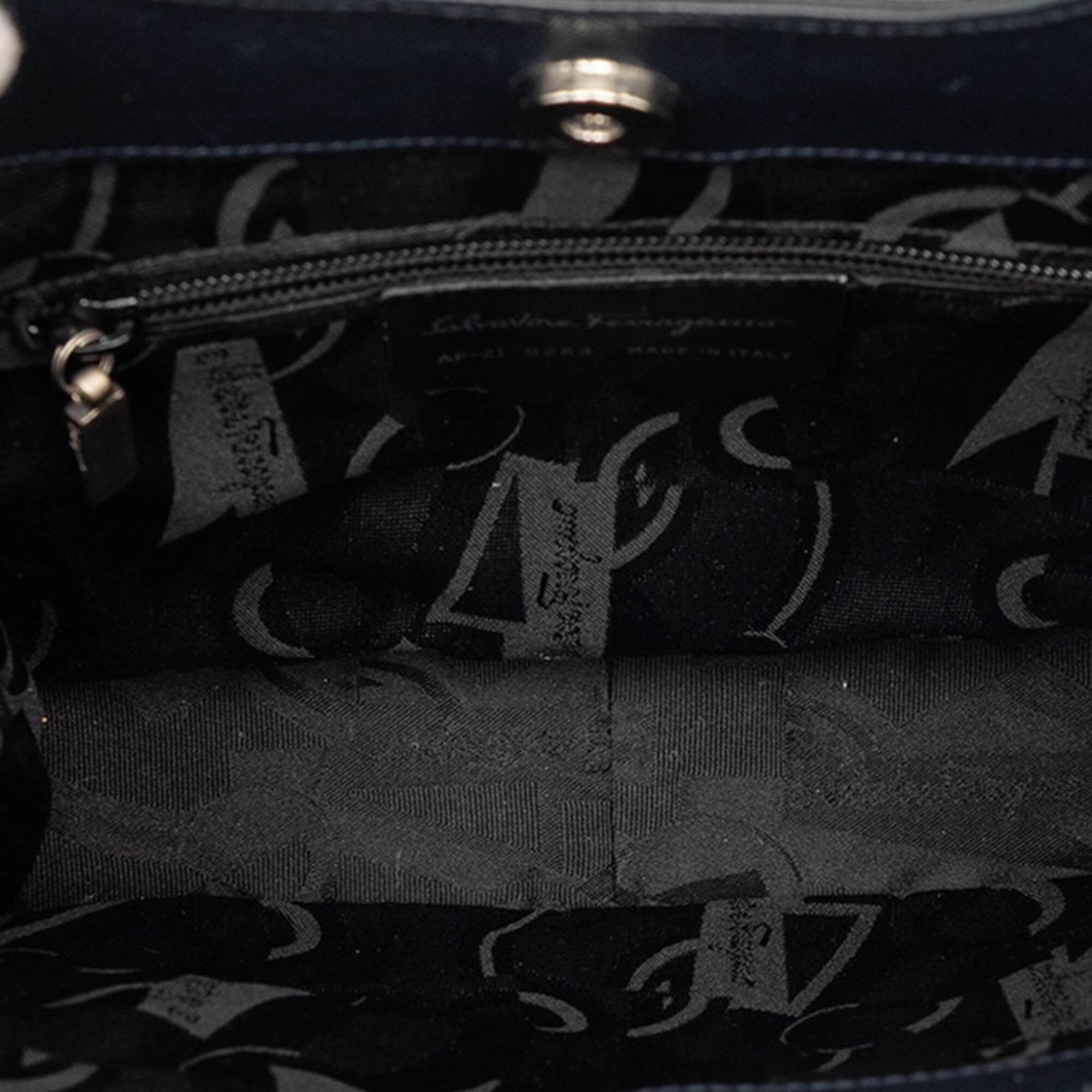 Salvatore Ferragamo Navy Leather Shoulder Bag (Pre-Owned)
