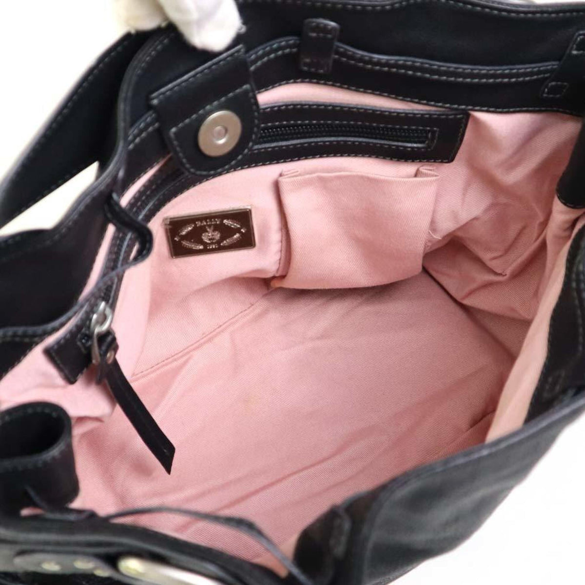 Bally Black Leather Shoulder Bag (Pre-Owned)