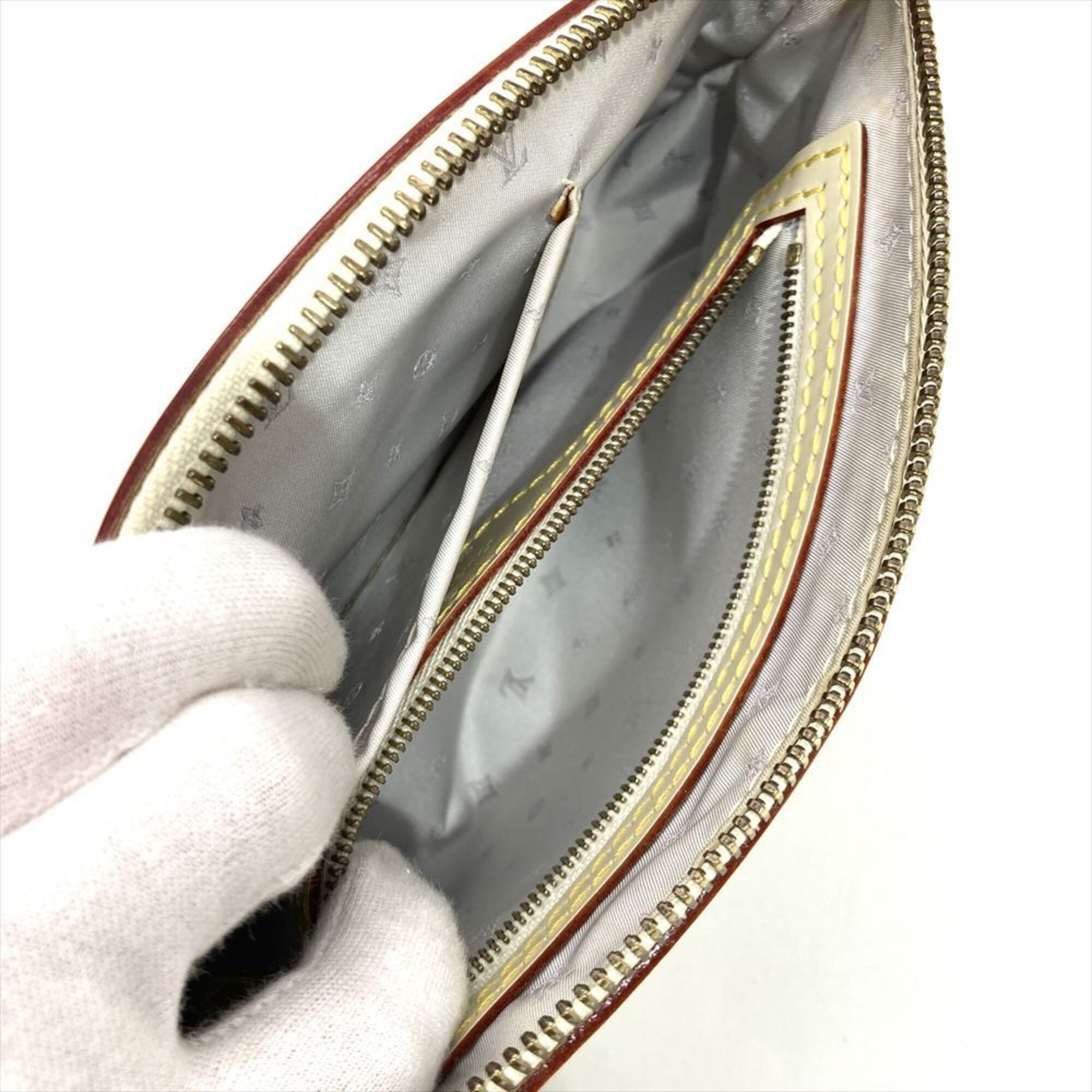 Louis Vuitton Blanc White Suhali Leather Clutch Bag (Pre-Owned)