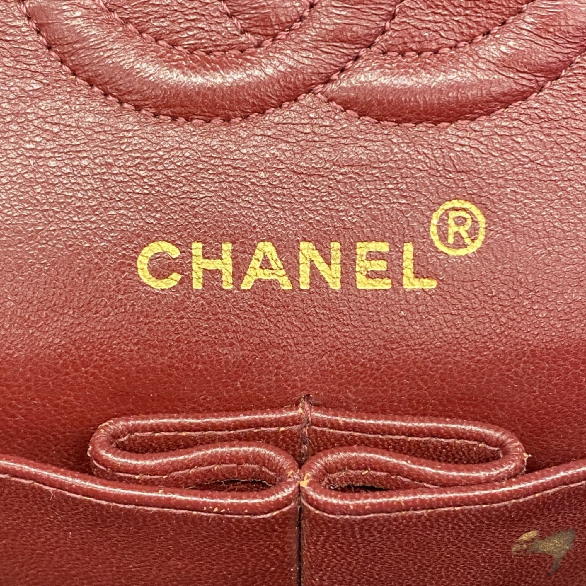 Chanel Black Leather Shoulder Bag (Pre-Owned)