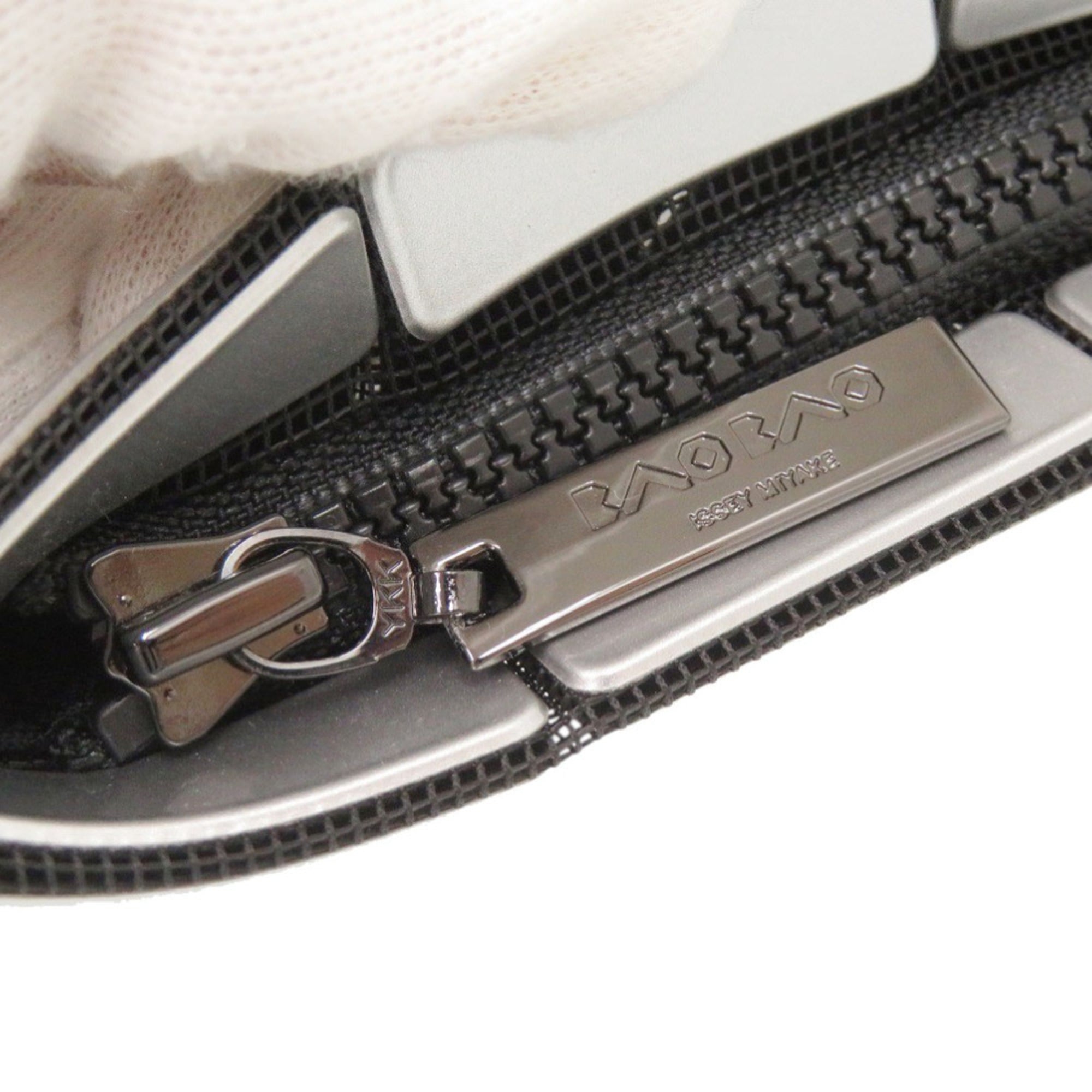 Issey Miyake Black Silver Polyester Nylon Pouch (Pre-Owned)