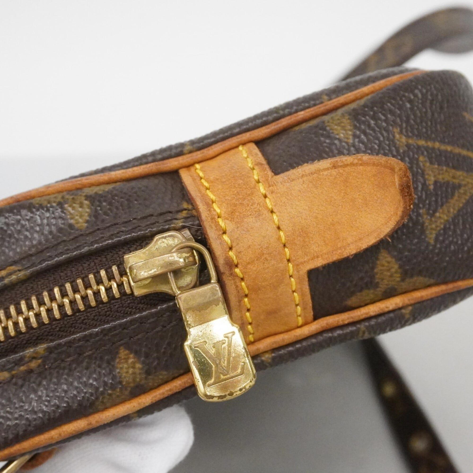 Louis Vuitton Brown Shoulder Bag (Pre-Owned)