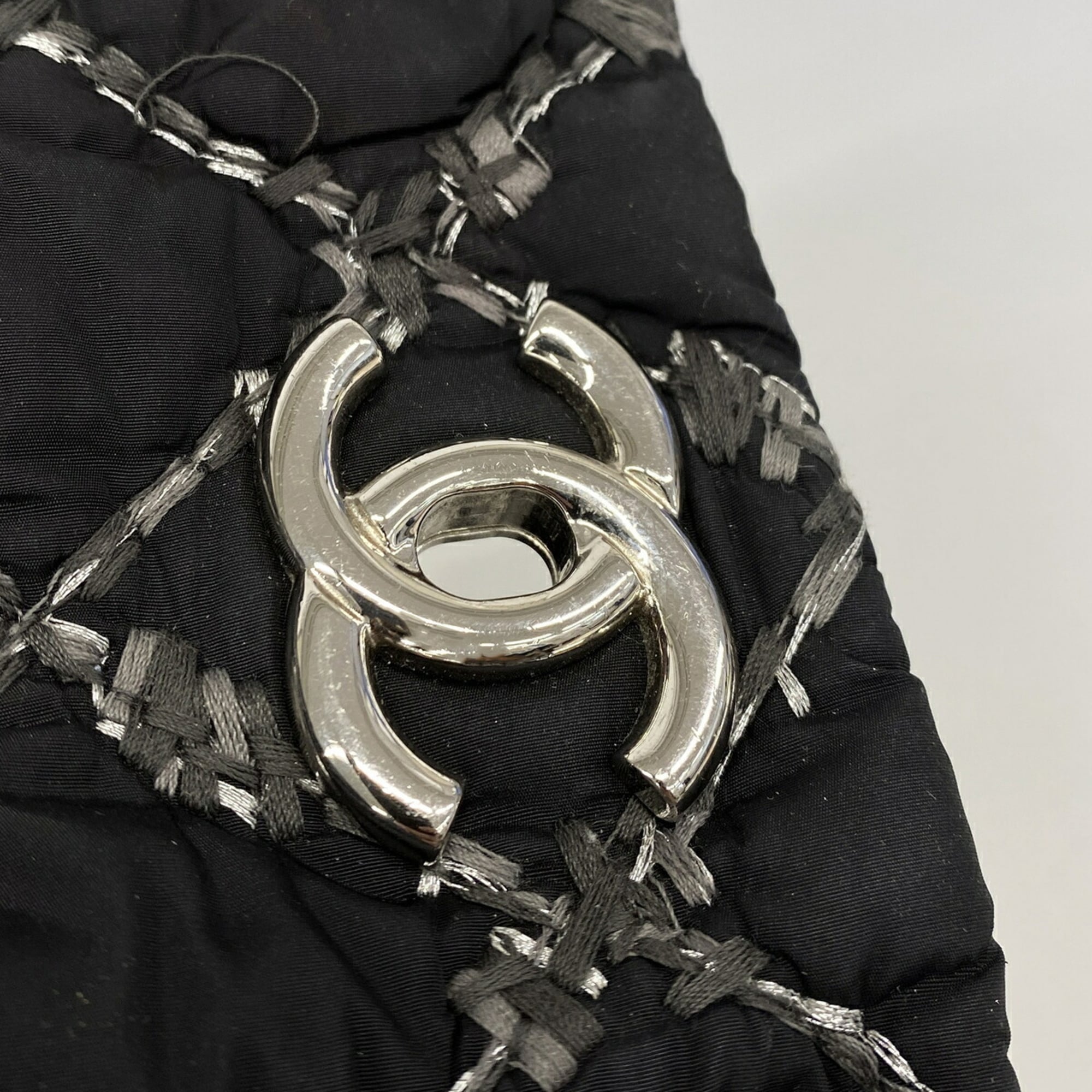 Chanel Black Nylon Shoulder Bag (Pre-Owned)
