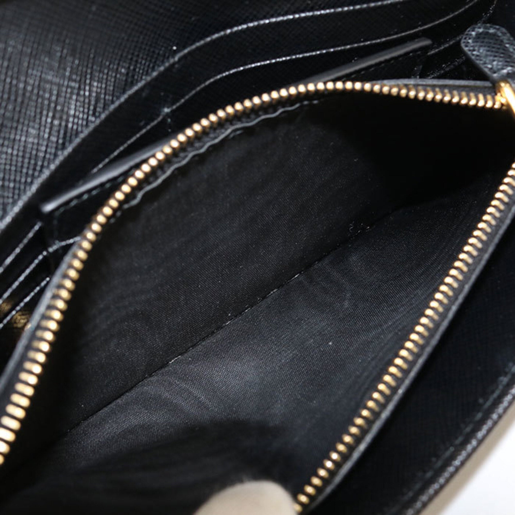 Prada Black Leather Long Wallet (Bi-Fold) (Pre-Owned)