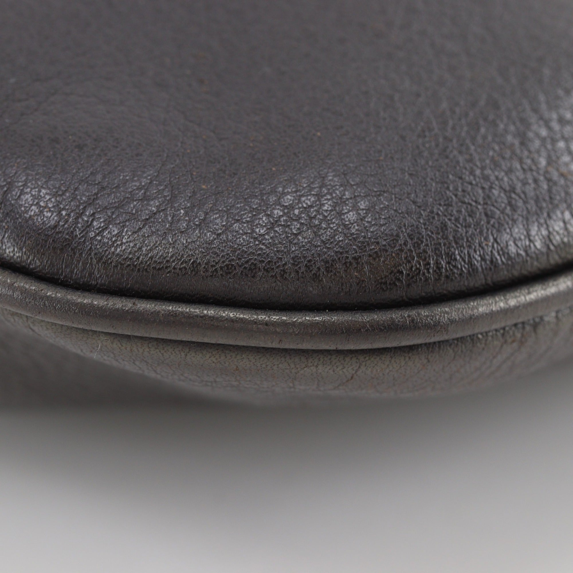 Loewe Black Leather Shoulder Bag (Pre-Owned)